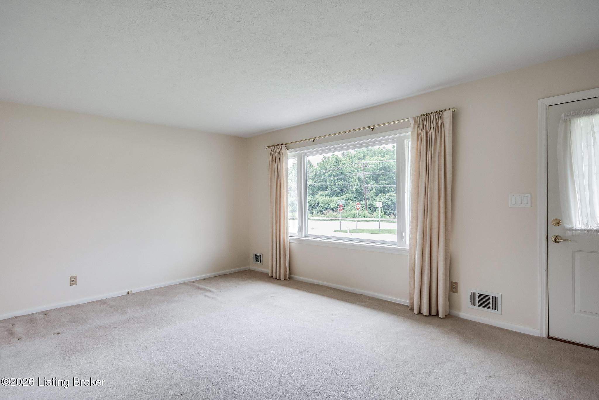 5900 Outer Loop Property Photo 12