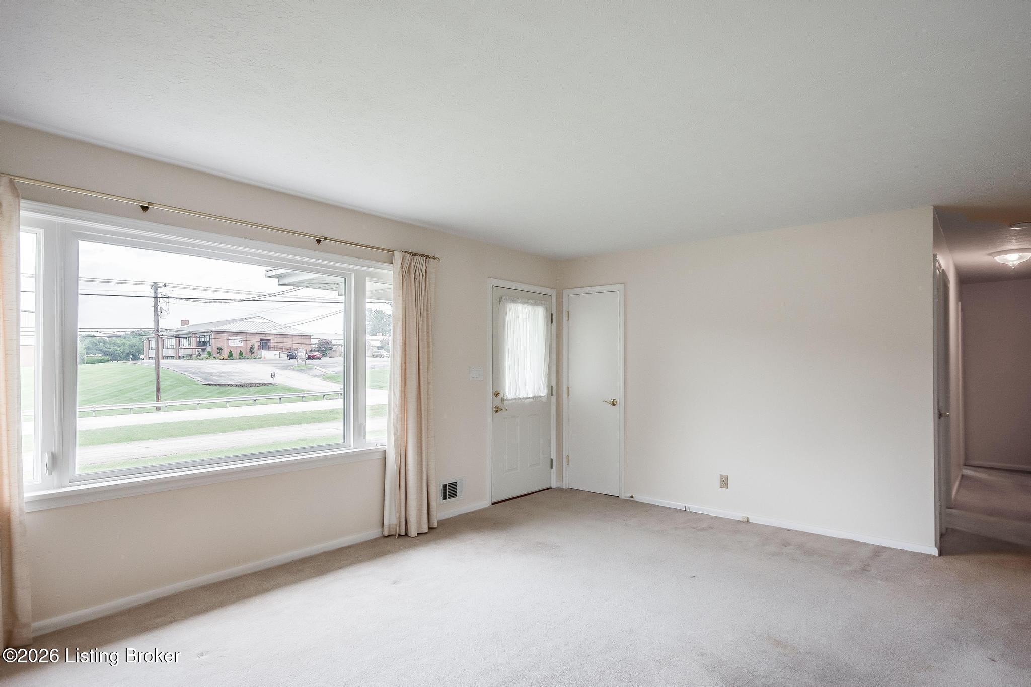 5900 Outer Loop Property Photo 13