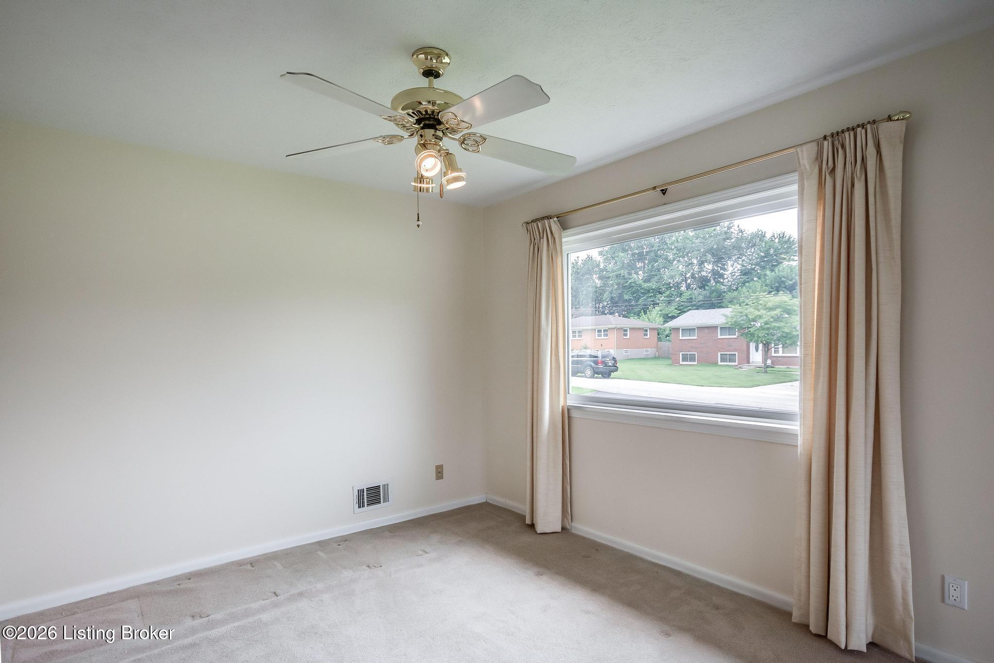 5900 Outer Loop Property Photo 16