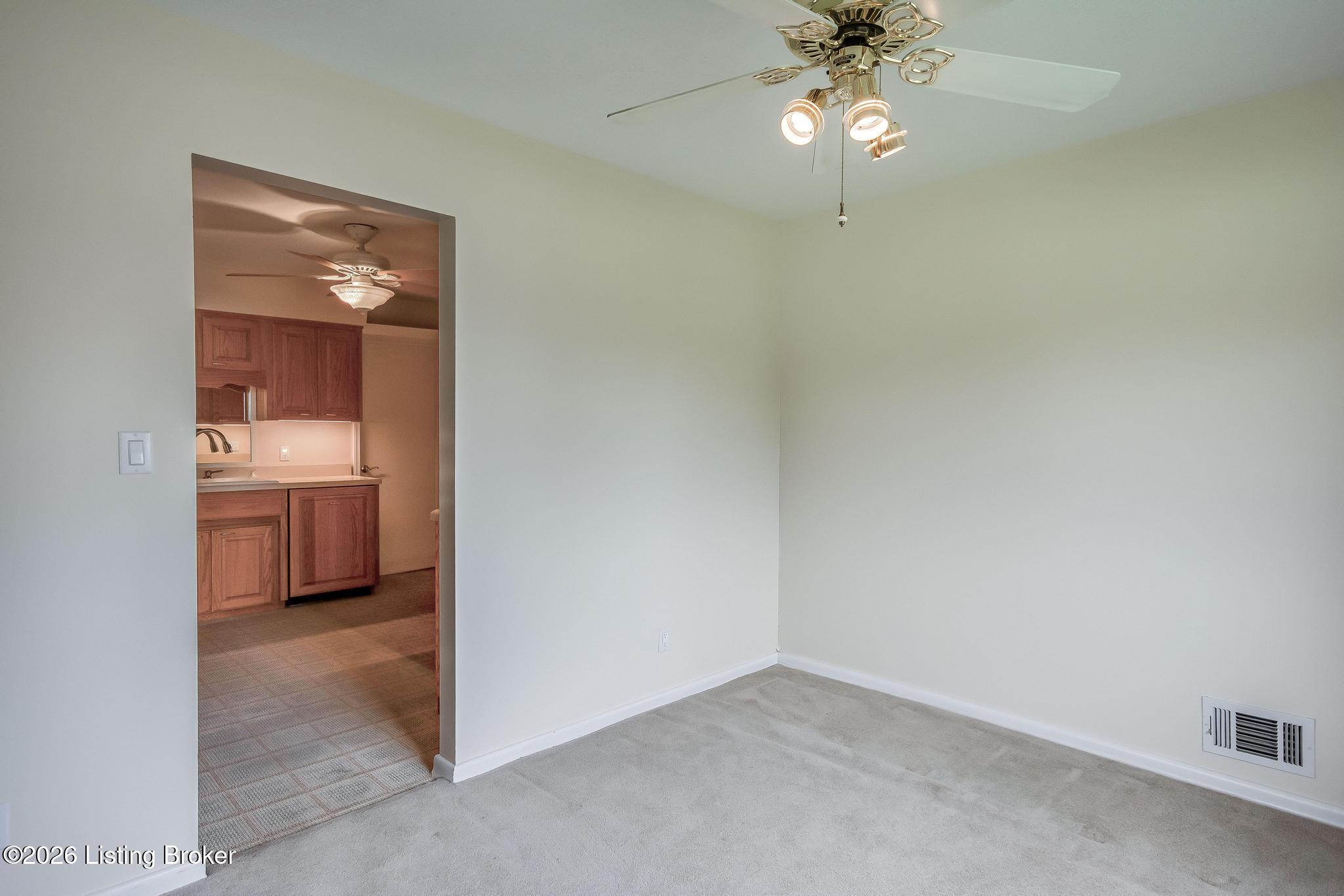 5900 Outer Loop Property Photo 19