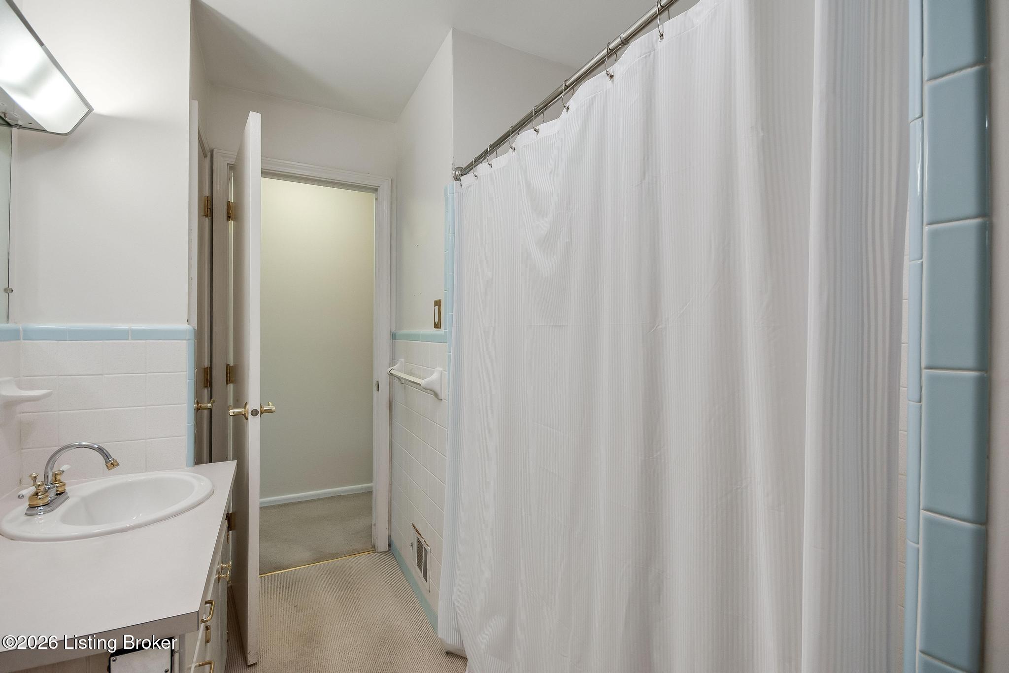 5900 Outer Loop Property Photo 36