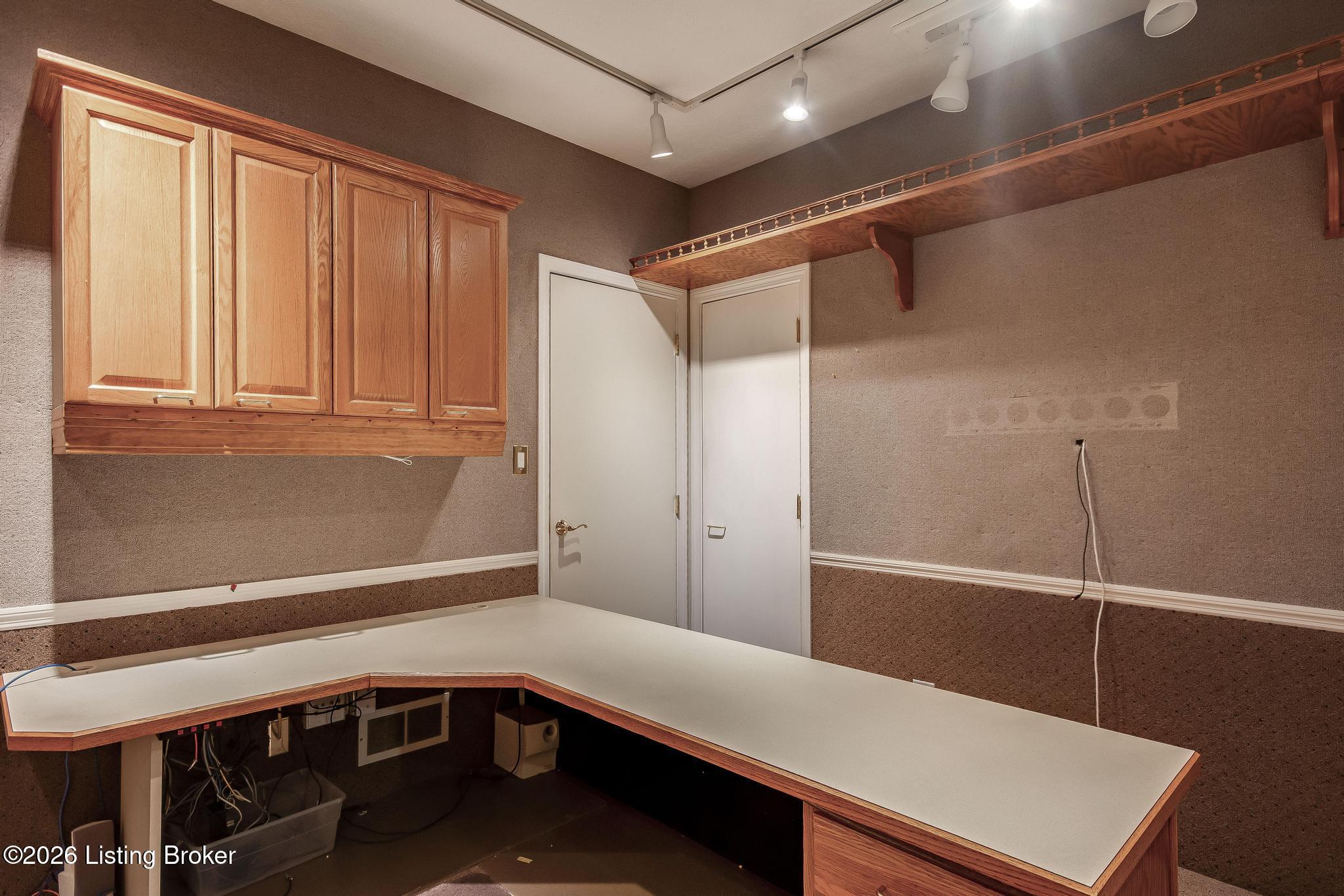 5900 Outer Loop Property Photo 57