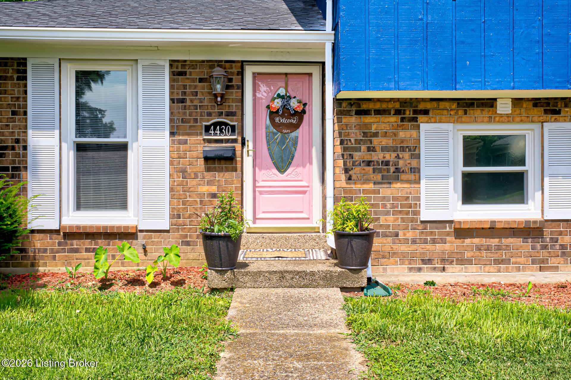 4430 Woodgate Ln Property Photo 3