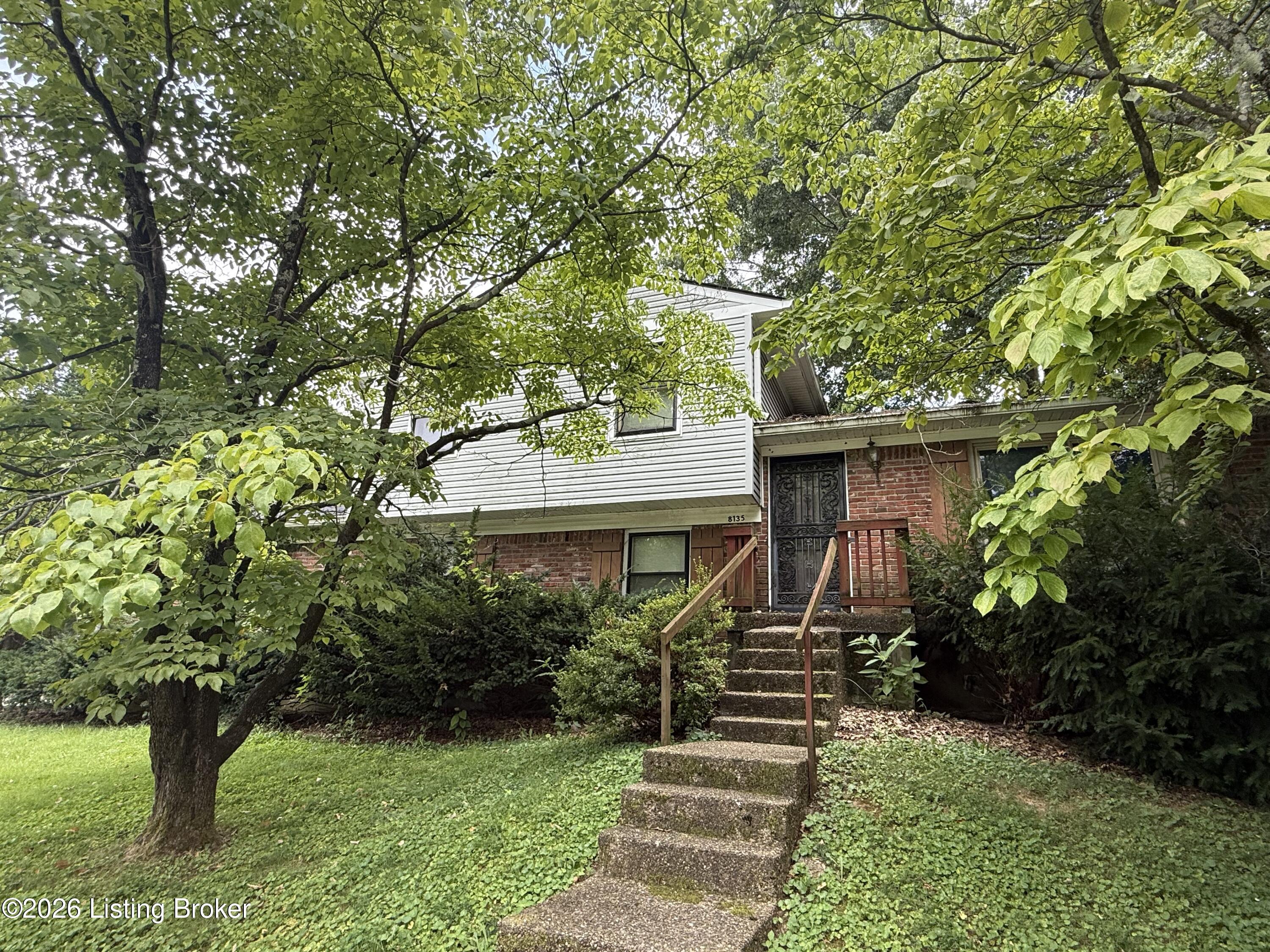 8135 Rochelle Rd Property Photo 2