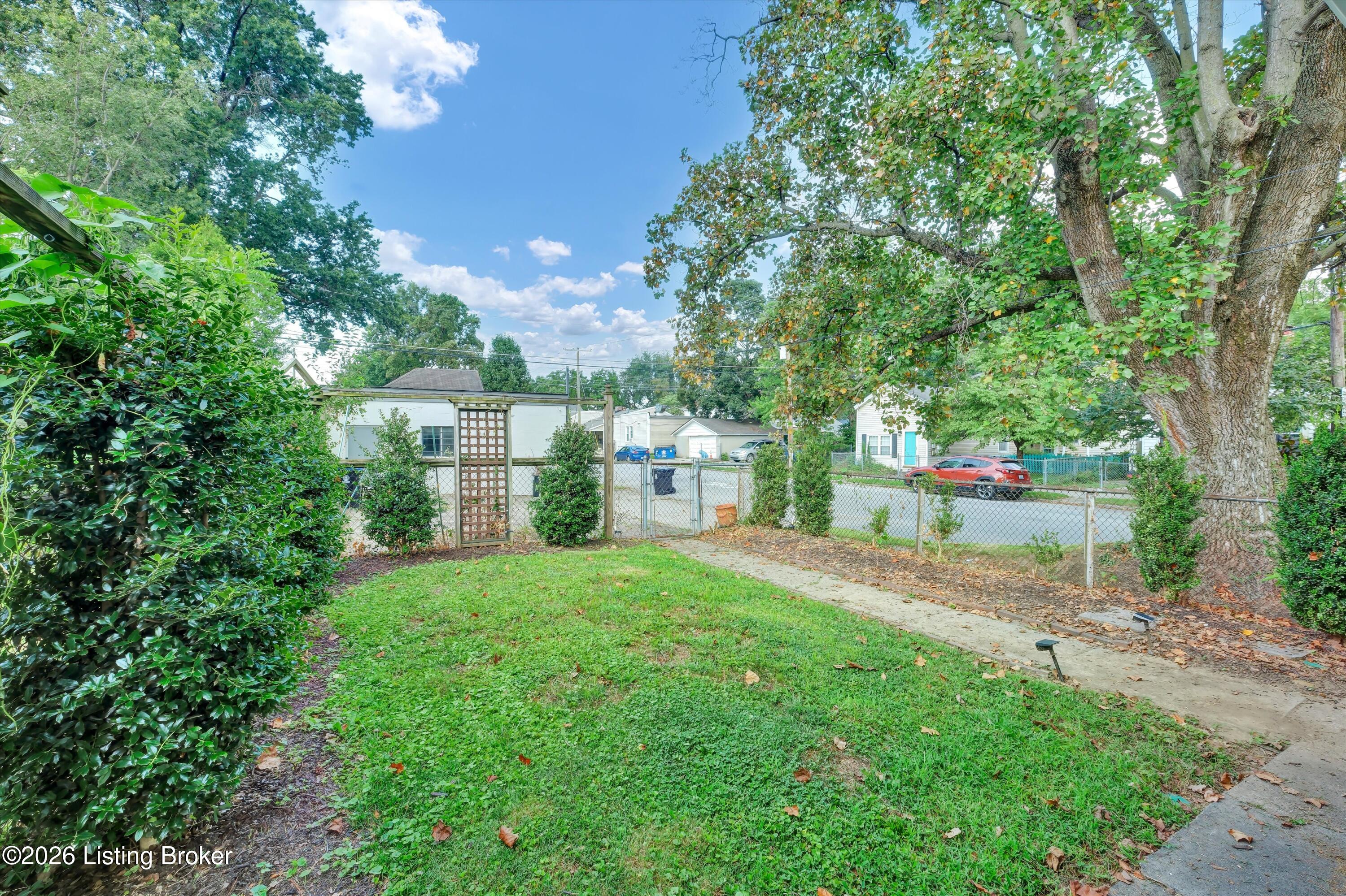 1100 Goss Ave Property Photo 33