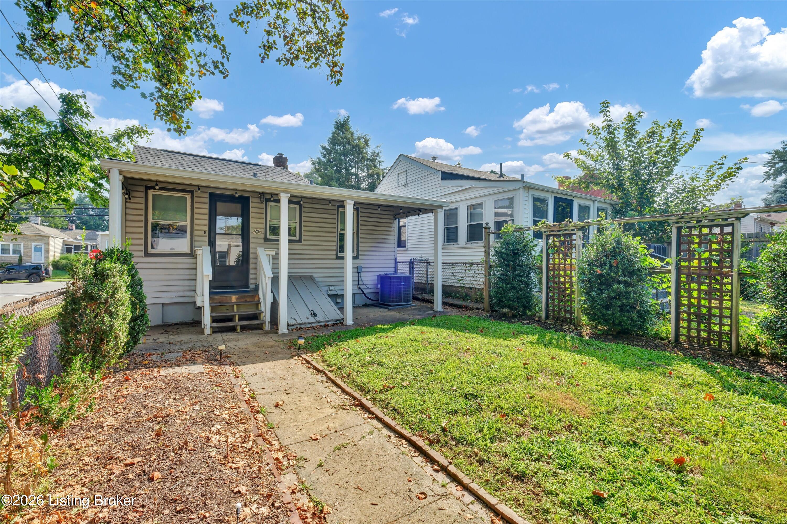 1100 Goss Ave Property Photo 36