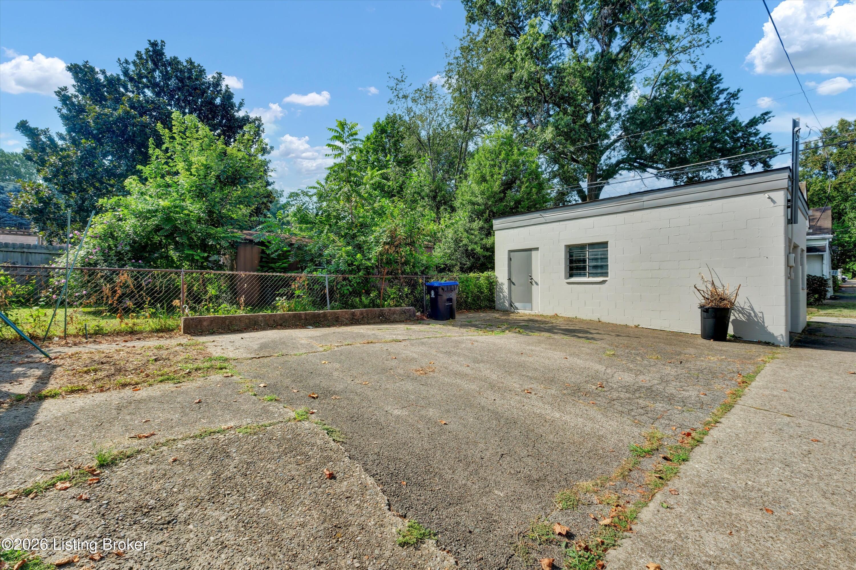 1100 Goss Ave Property Photo 37
