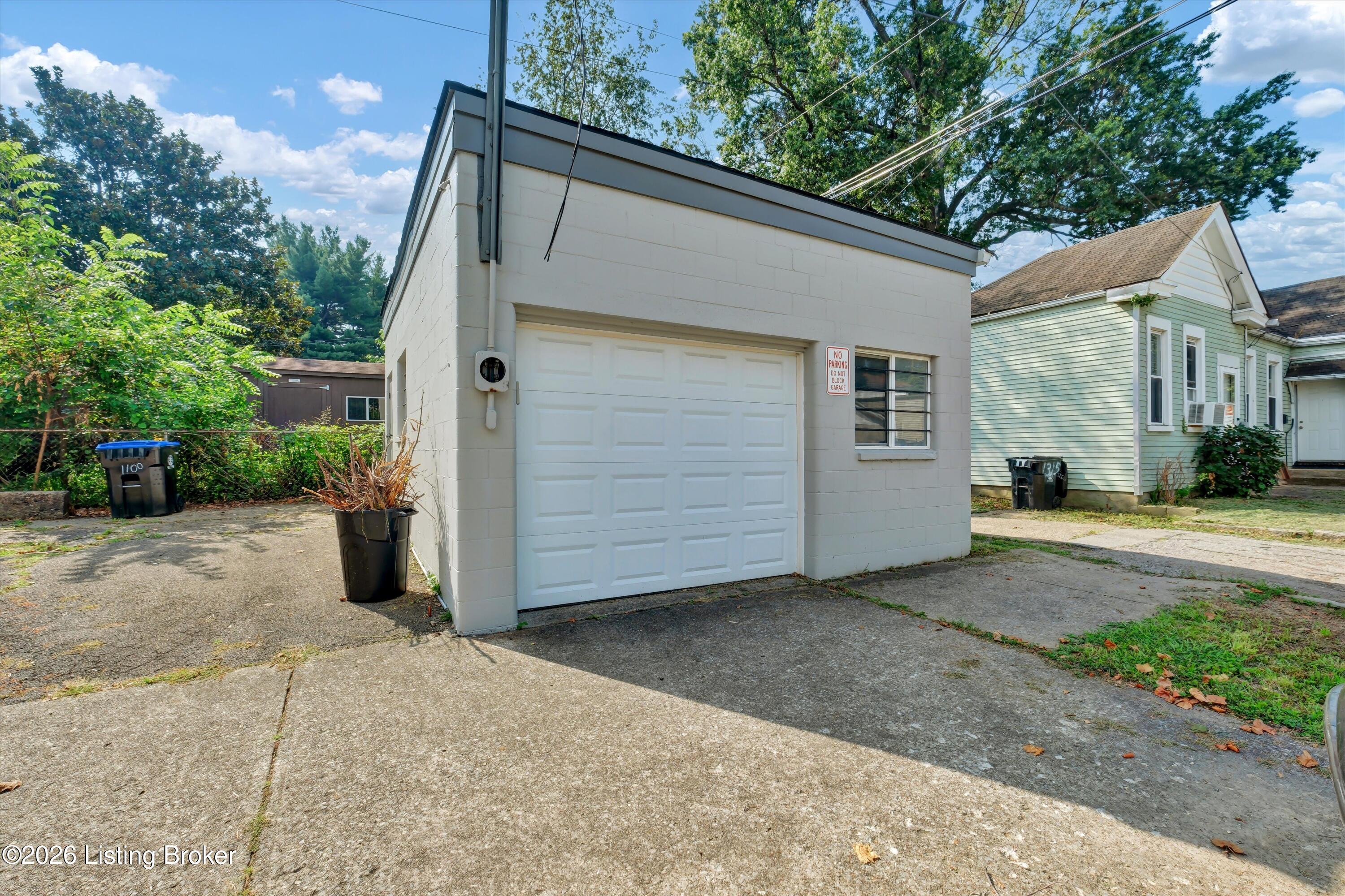 1100 Goss Ave Property Photo 39
