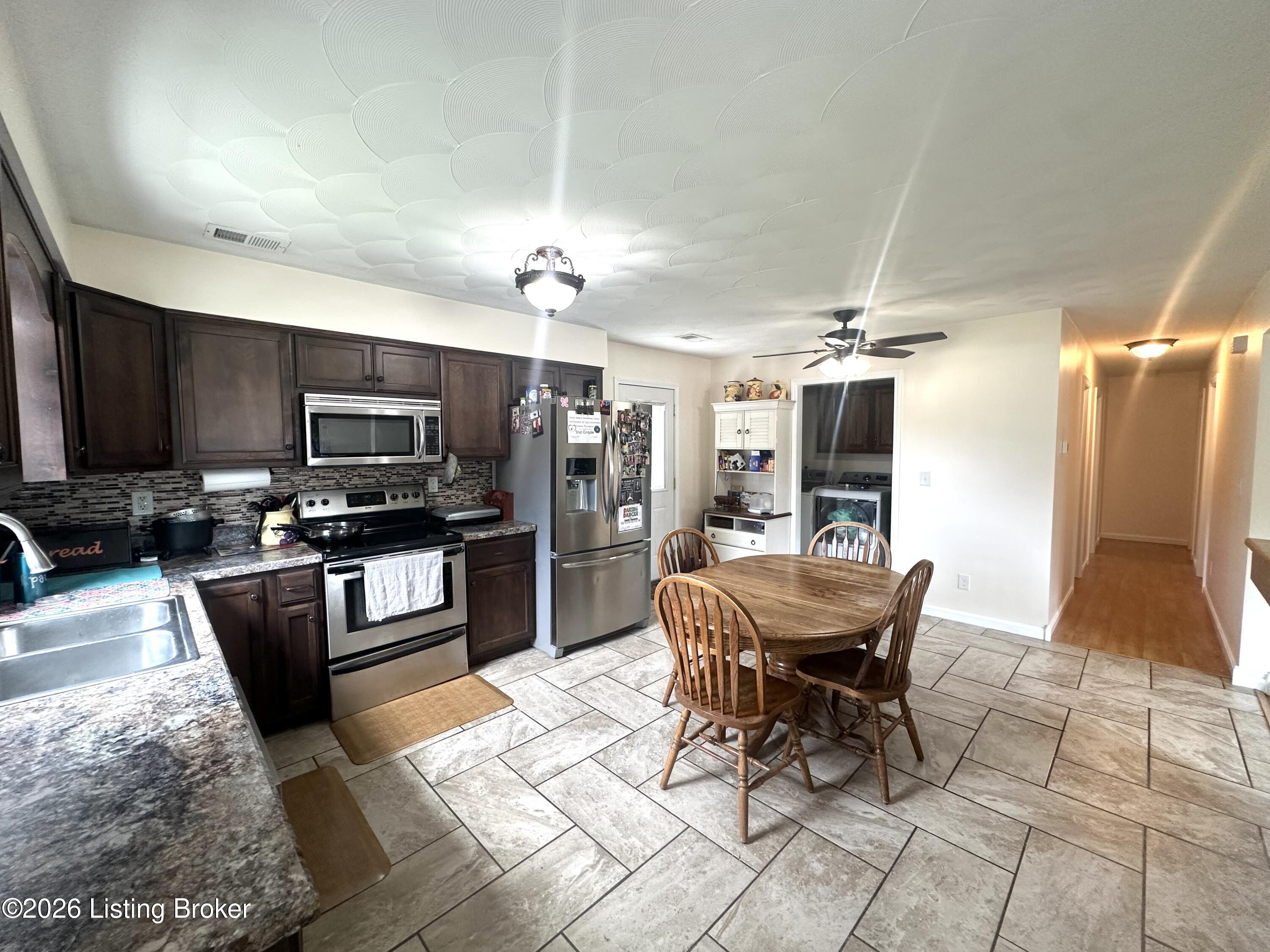 110 Pineview Dr Property Photo 4