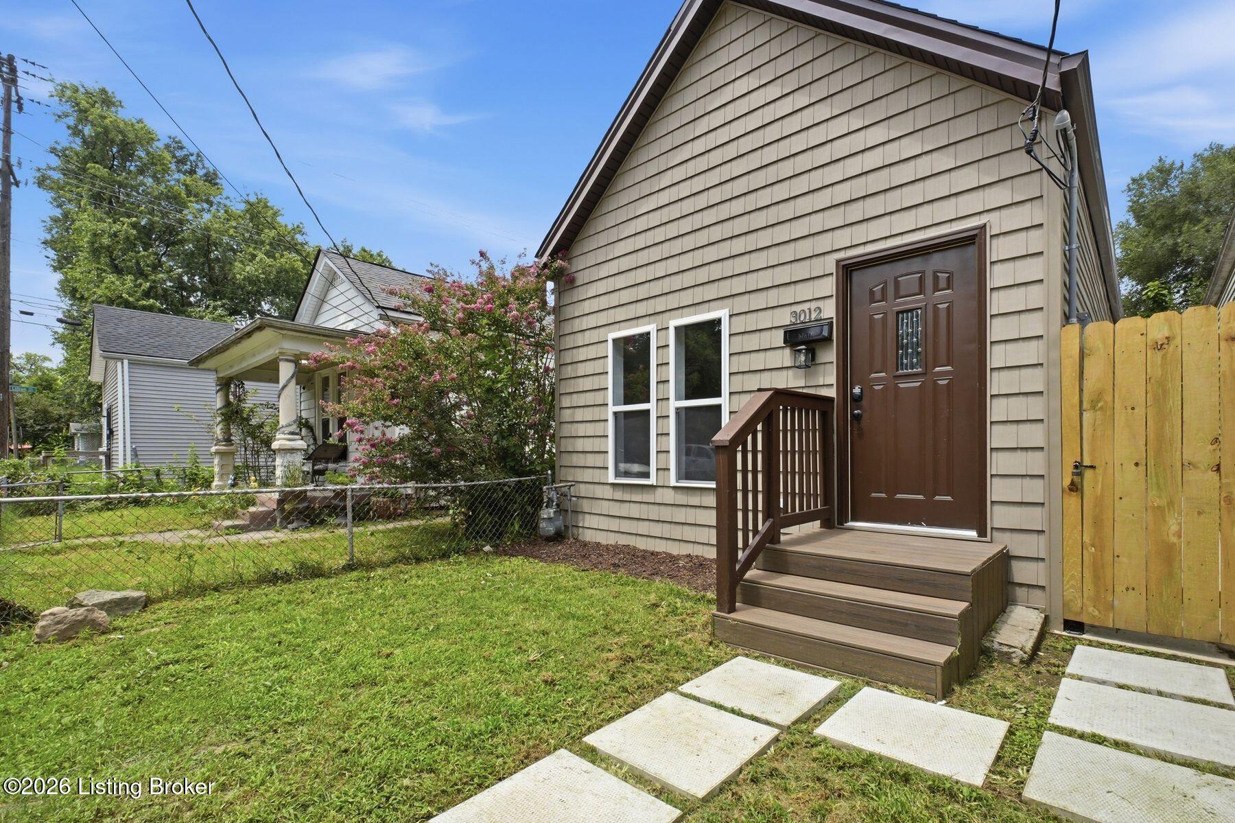 3012 Montana Ave Property Photo 1