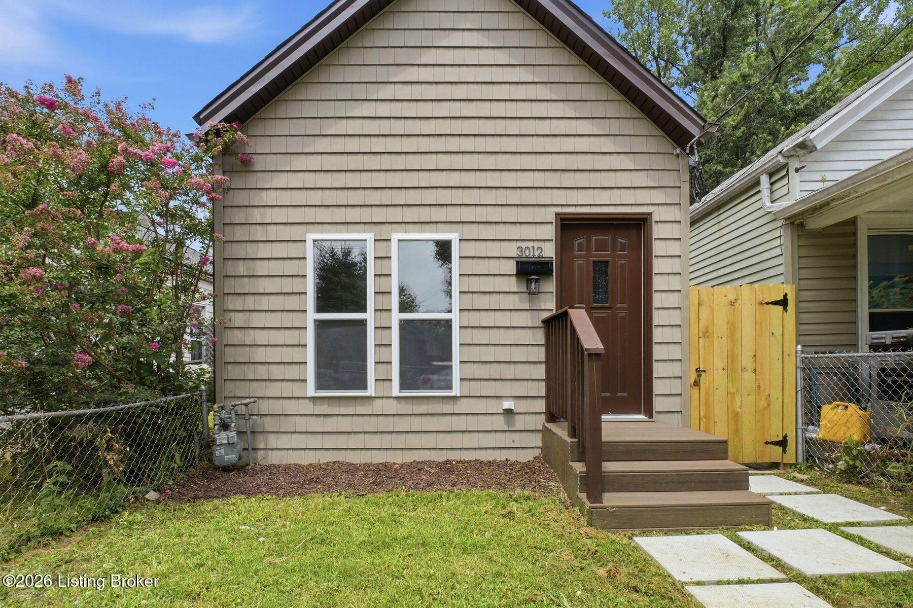 3012 Montana Ave Property Photo 2