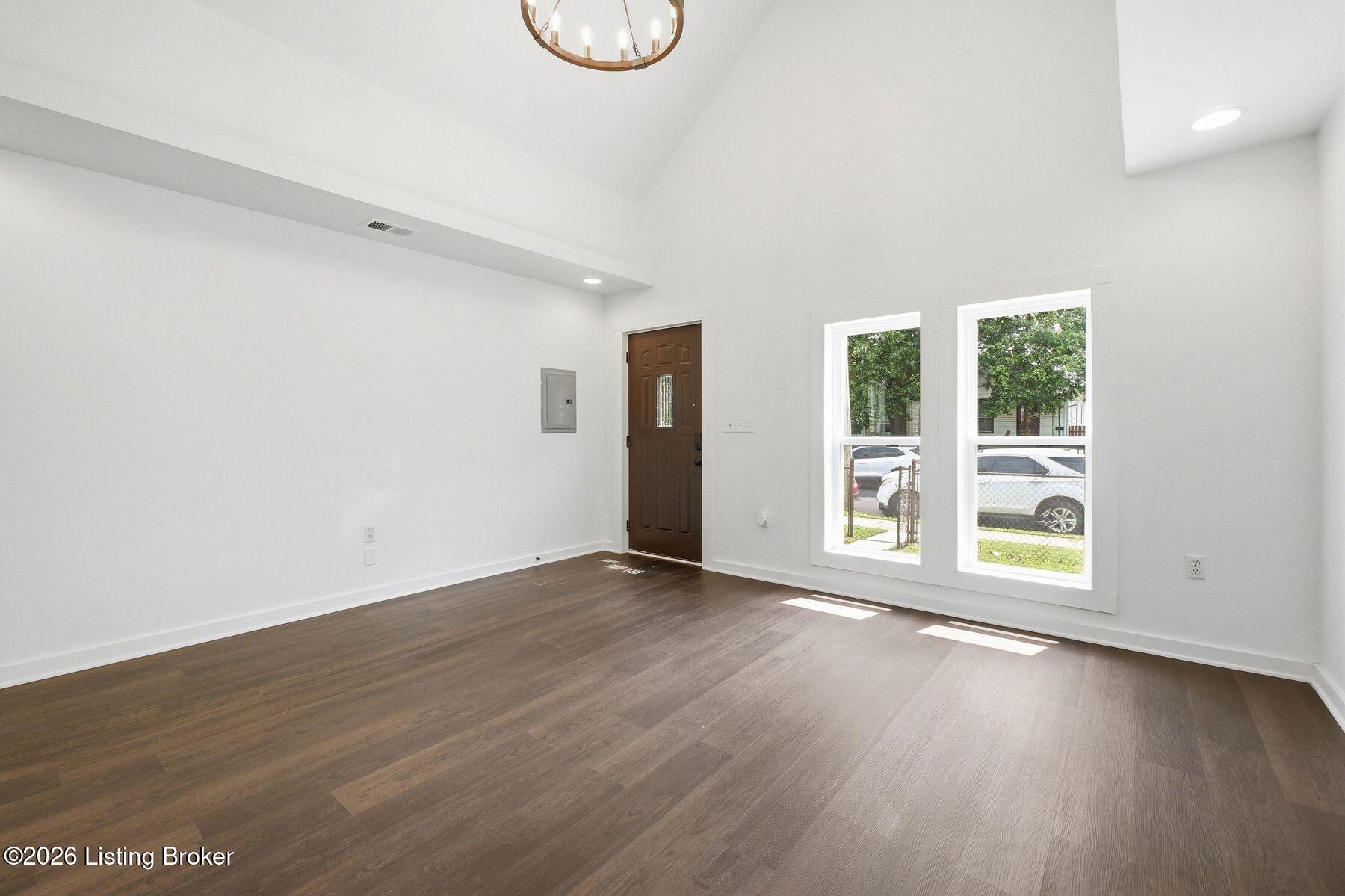 3012 Montana Ave Property Photo 4