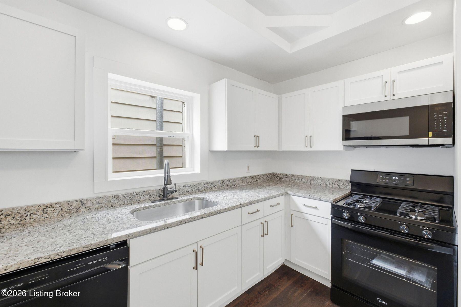 3012 Montana Ave Property Photo 10