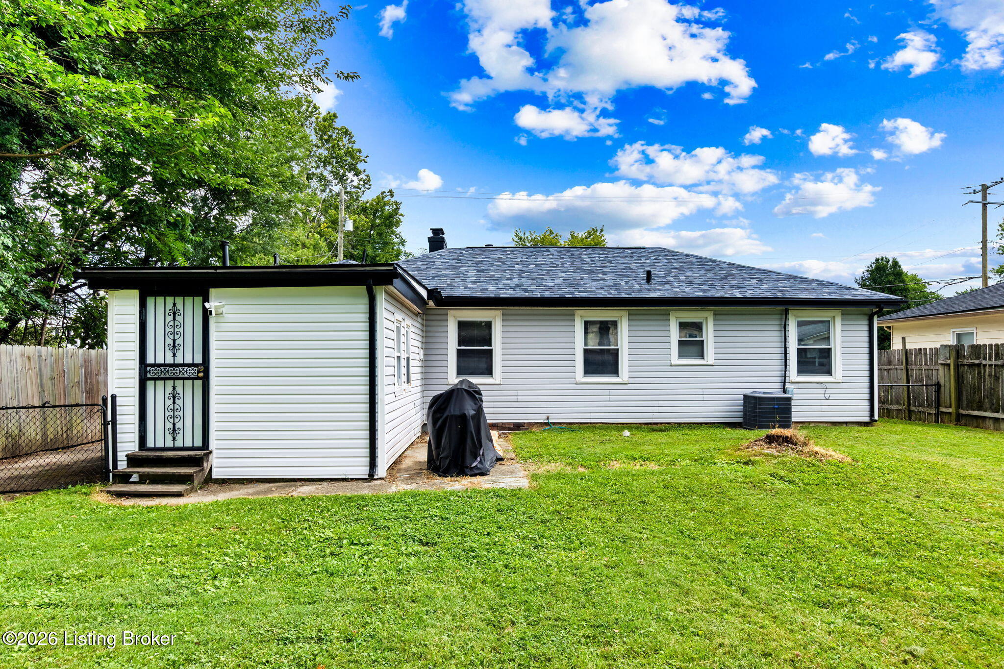 208 Downes Ln Property Photo 4