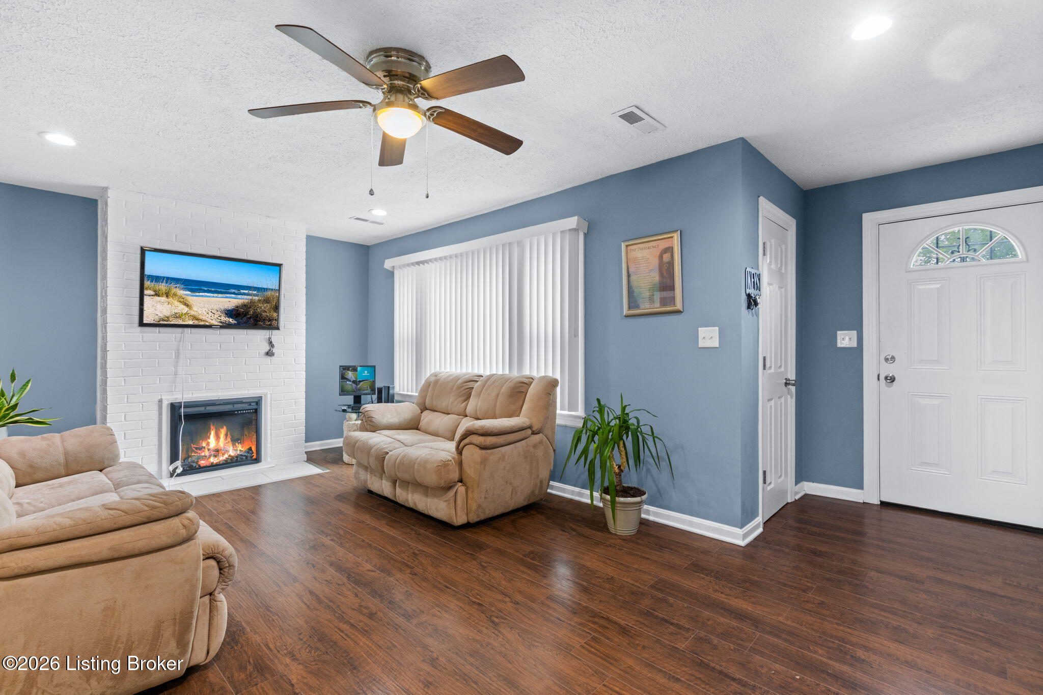 208 Downes Ln Property Photo 8