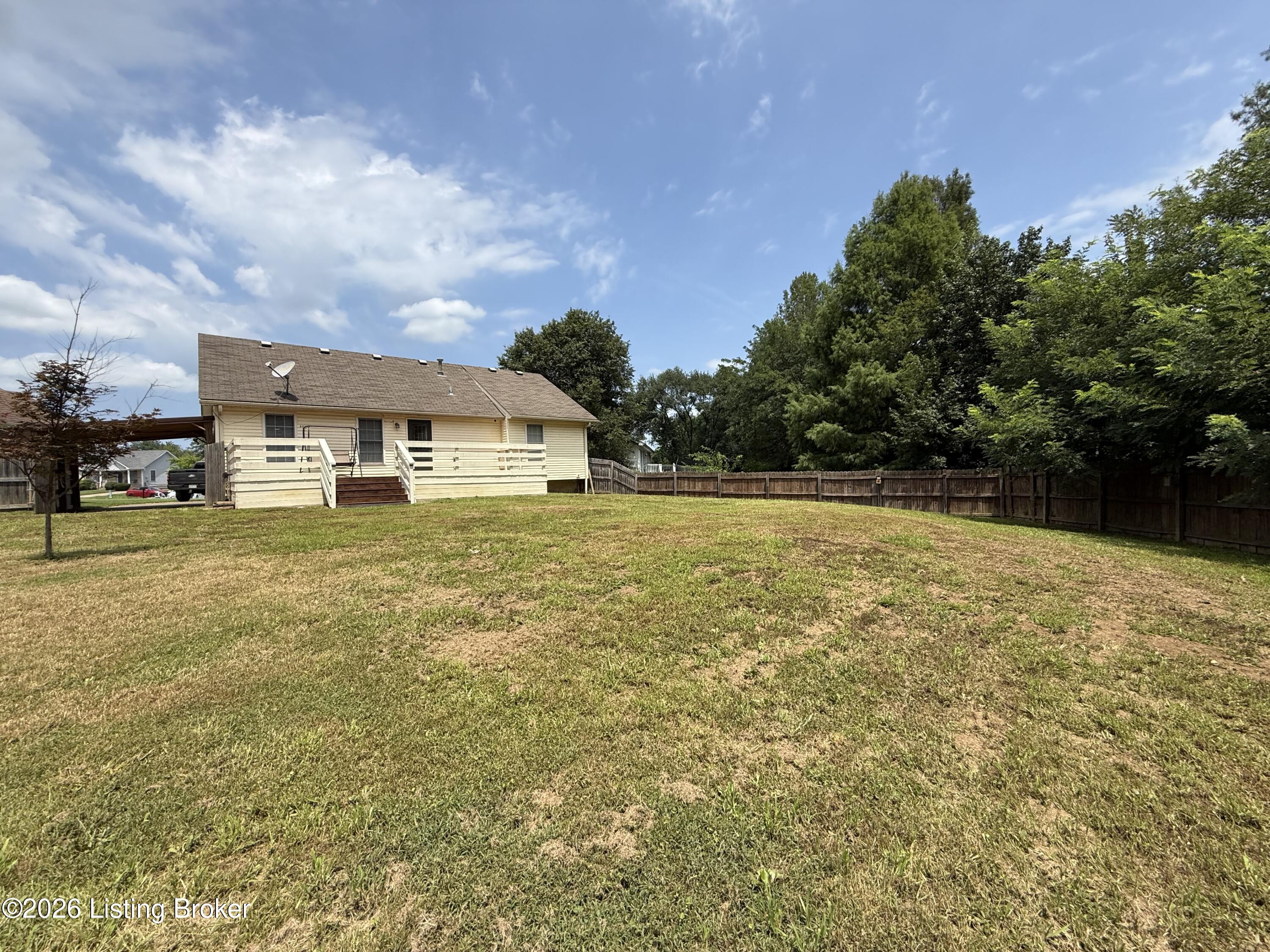 7102 Brook Garden Pl Property Photo 3