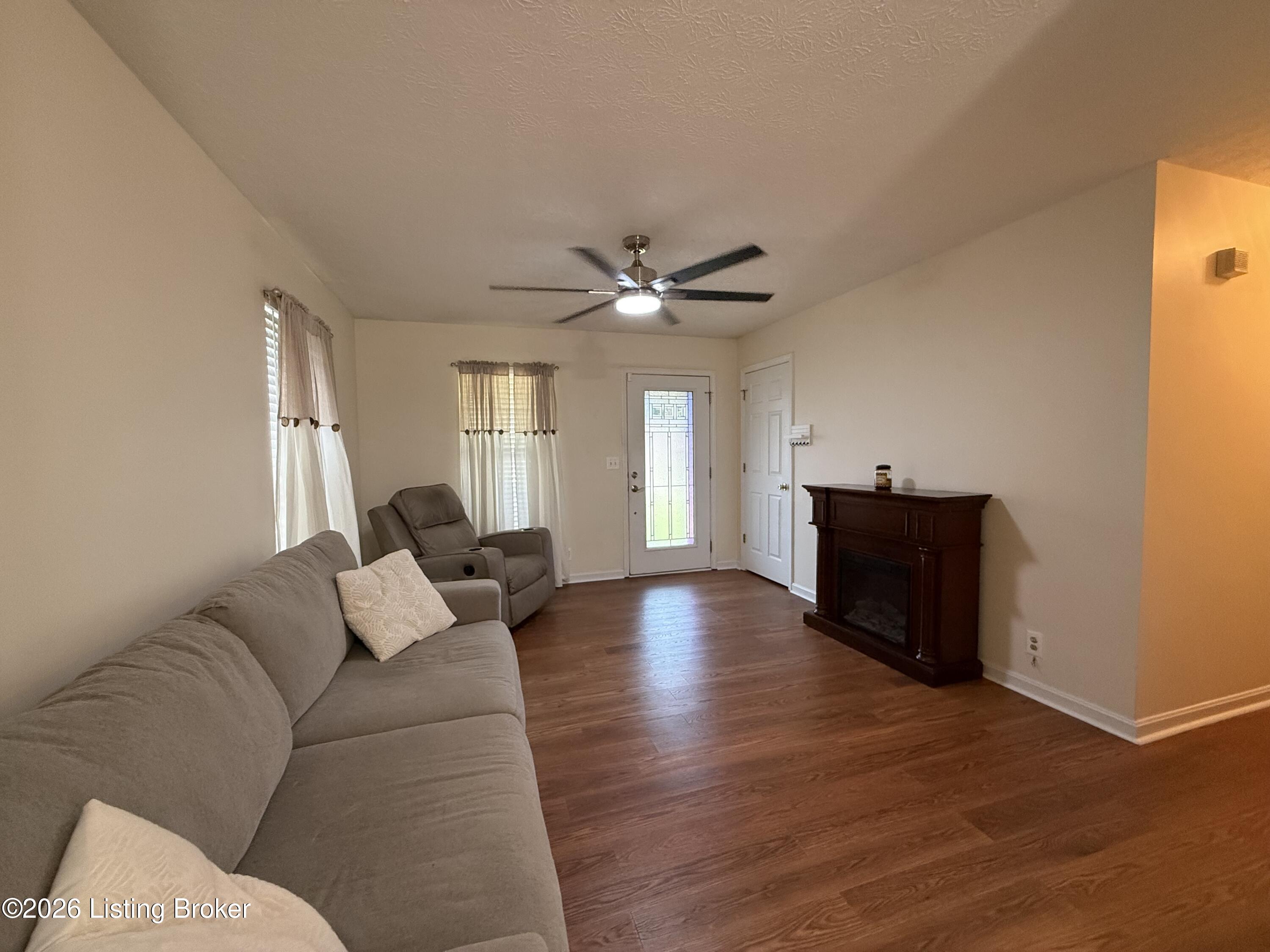 7102 Brook Garden Pl Property Photo 7