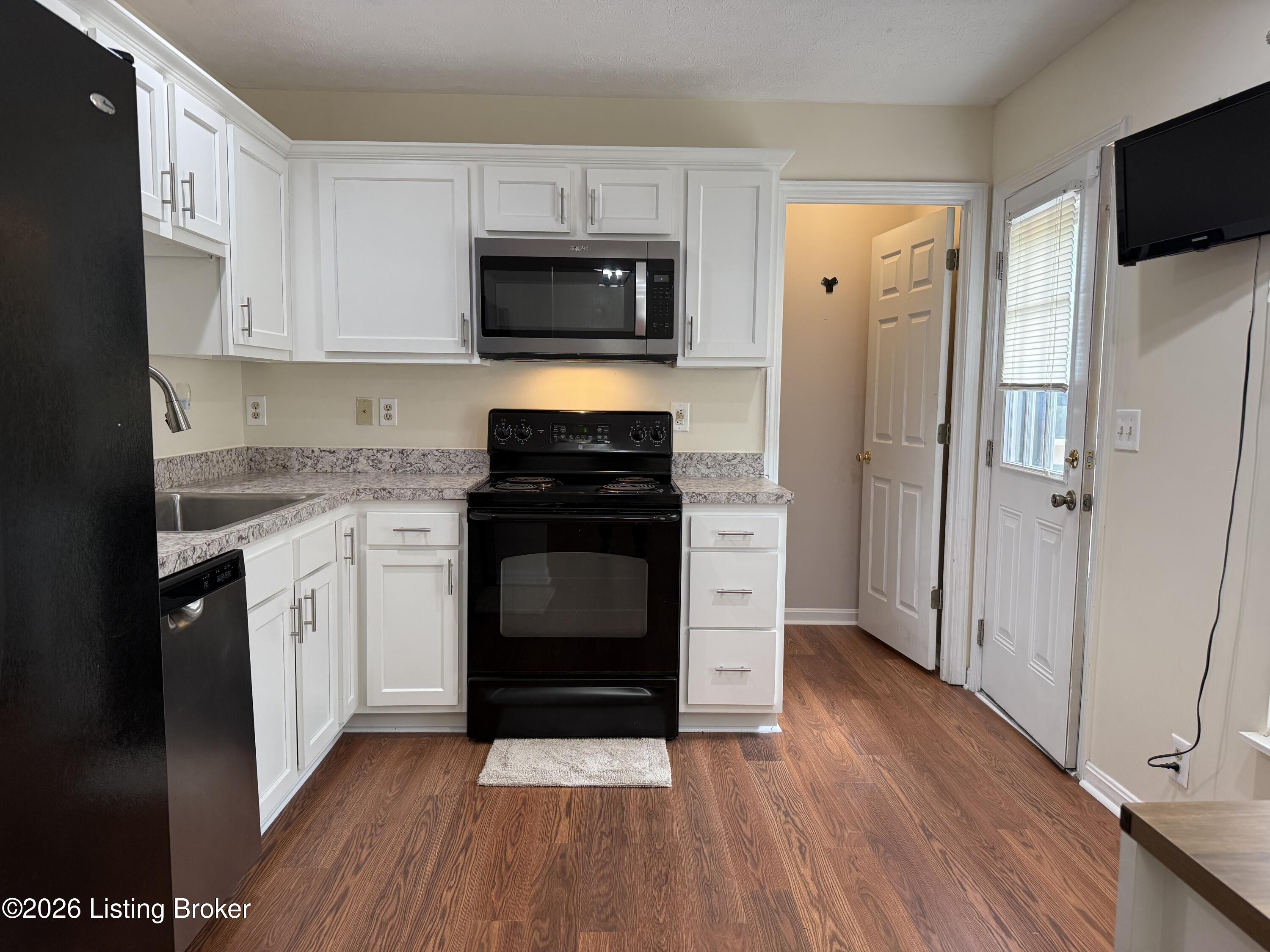 7102 Brook Garden Pl Property Photo 9