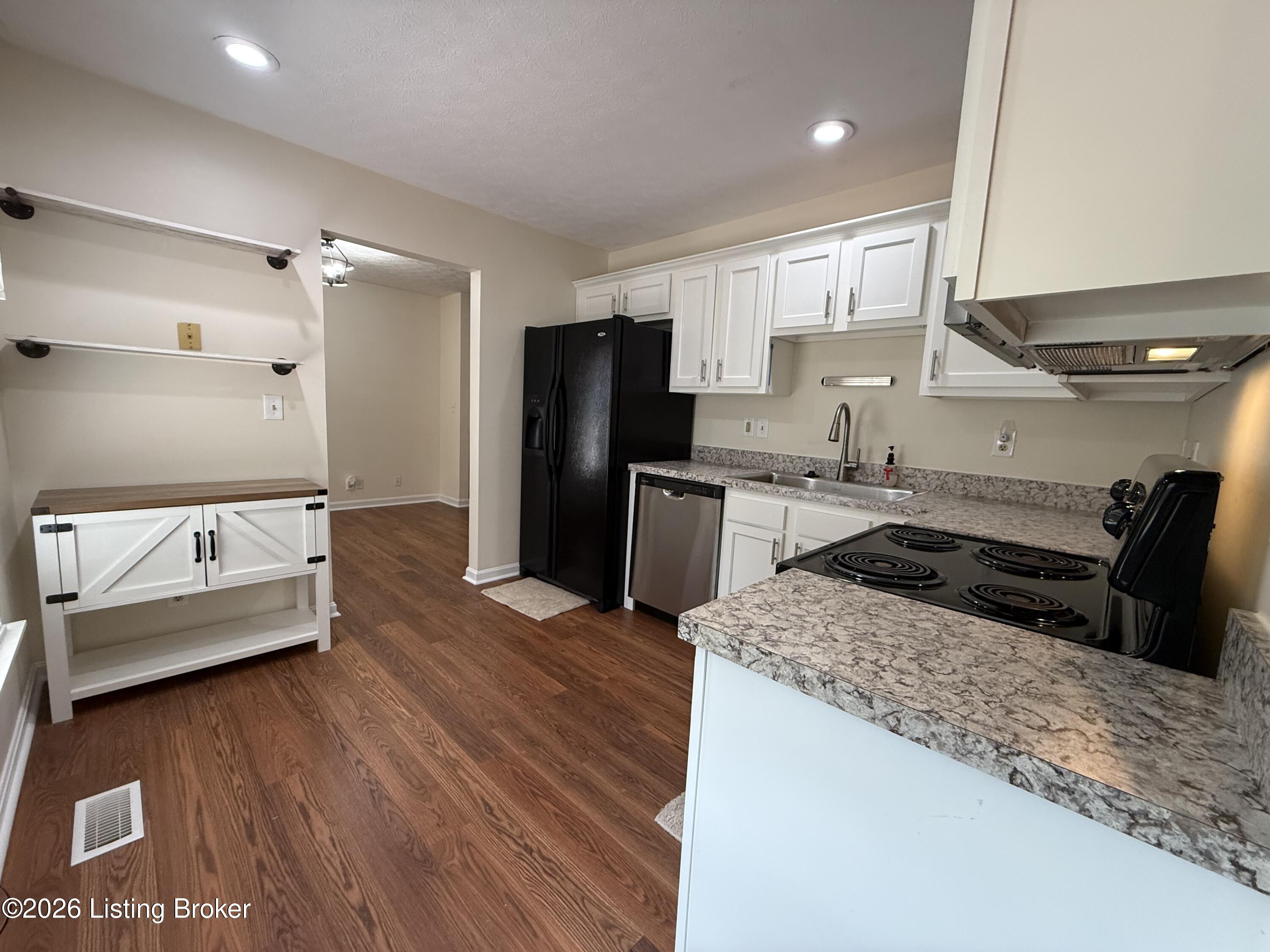 7102 Brook Garden Pl Property Photo 10
