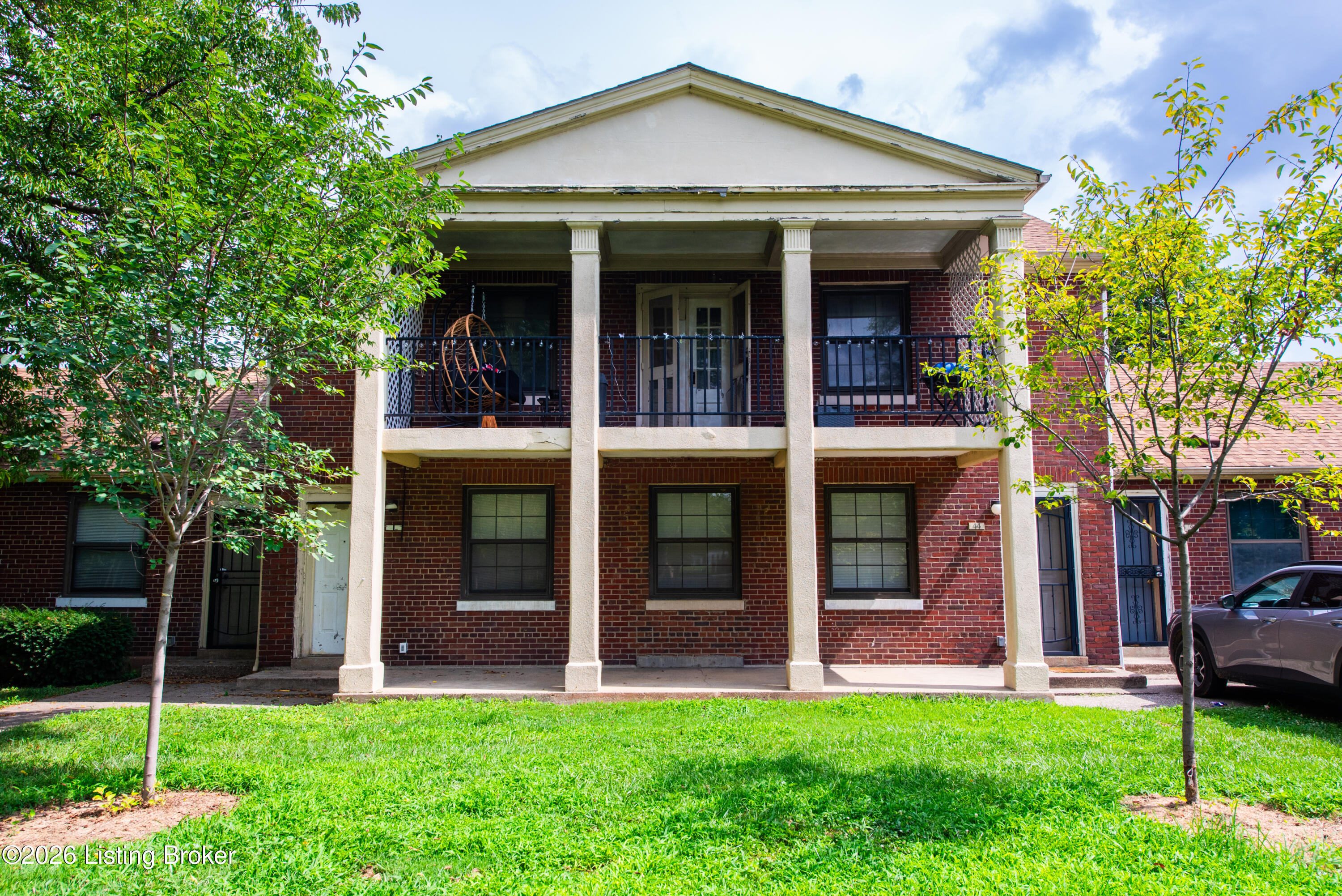 1 College Ct Property Photo 1
