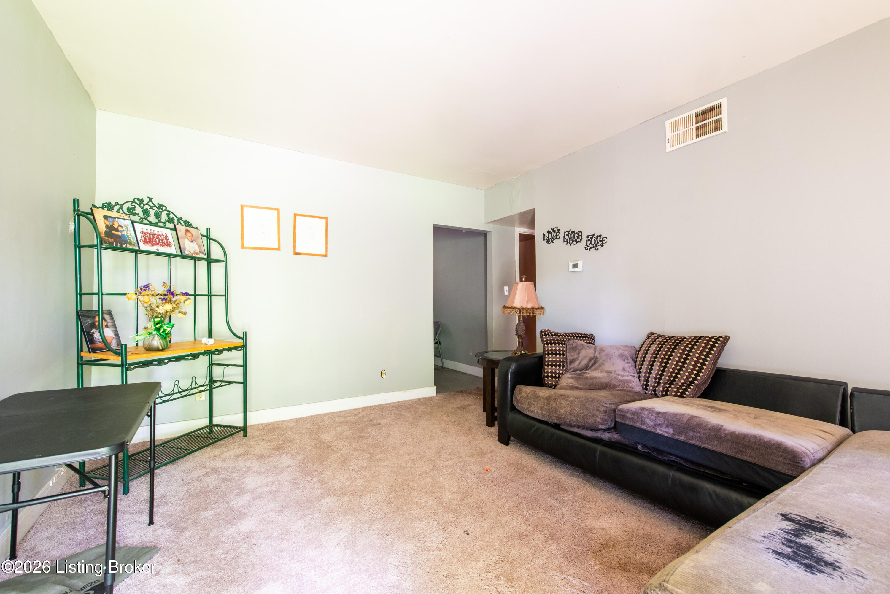 1 College Ct Property Photo 4