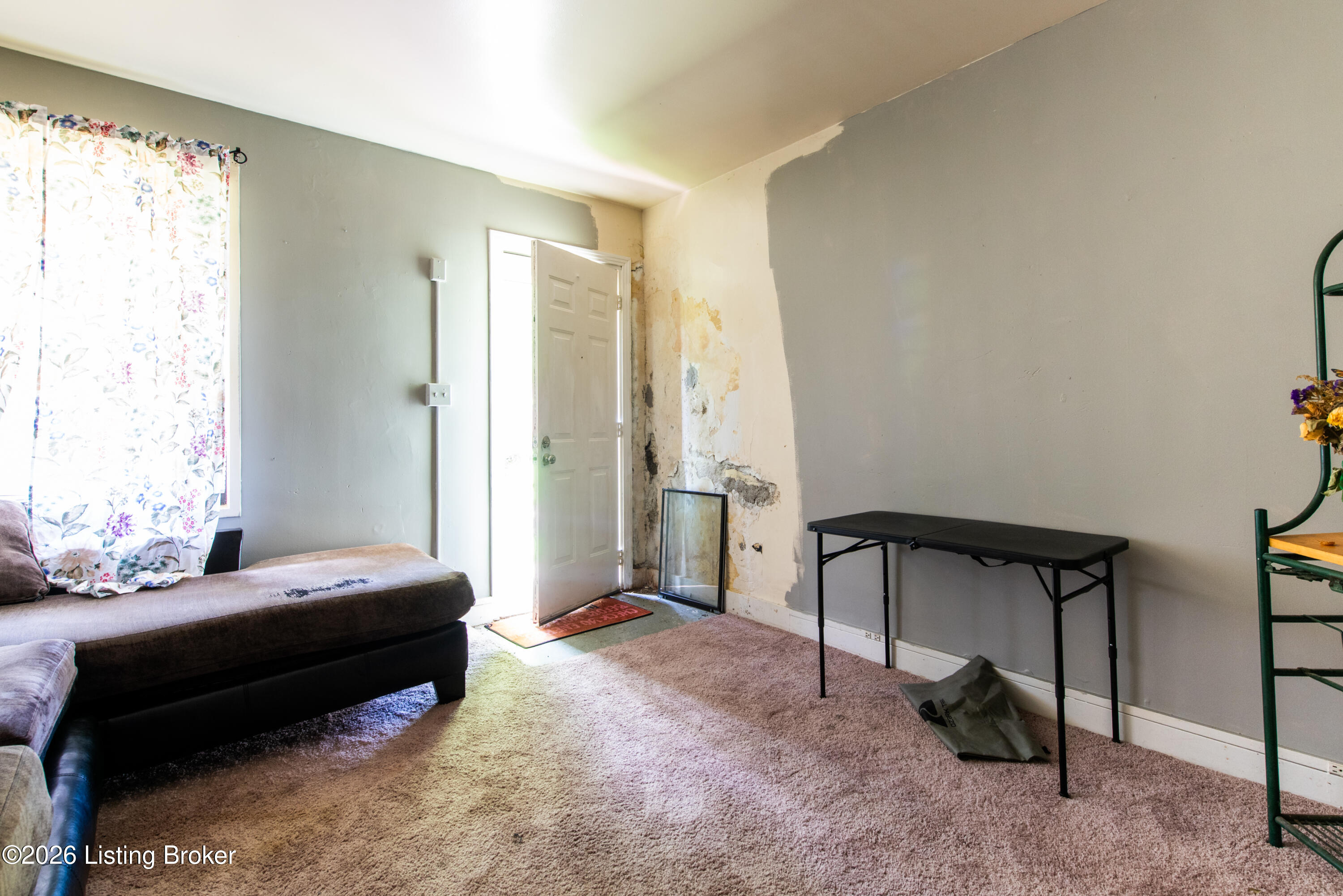 1 College Ct Property Photo 6