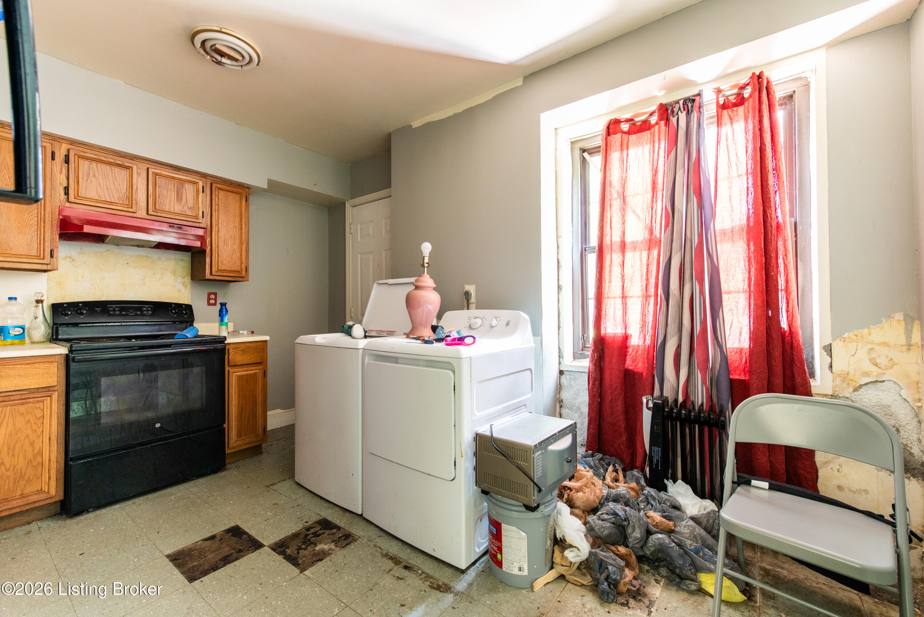 1 College Ct Property Photo 7