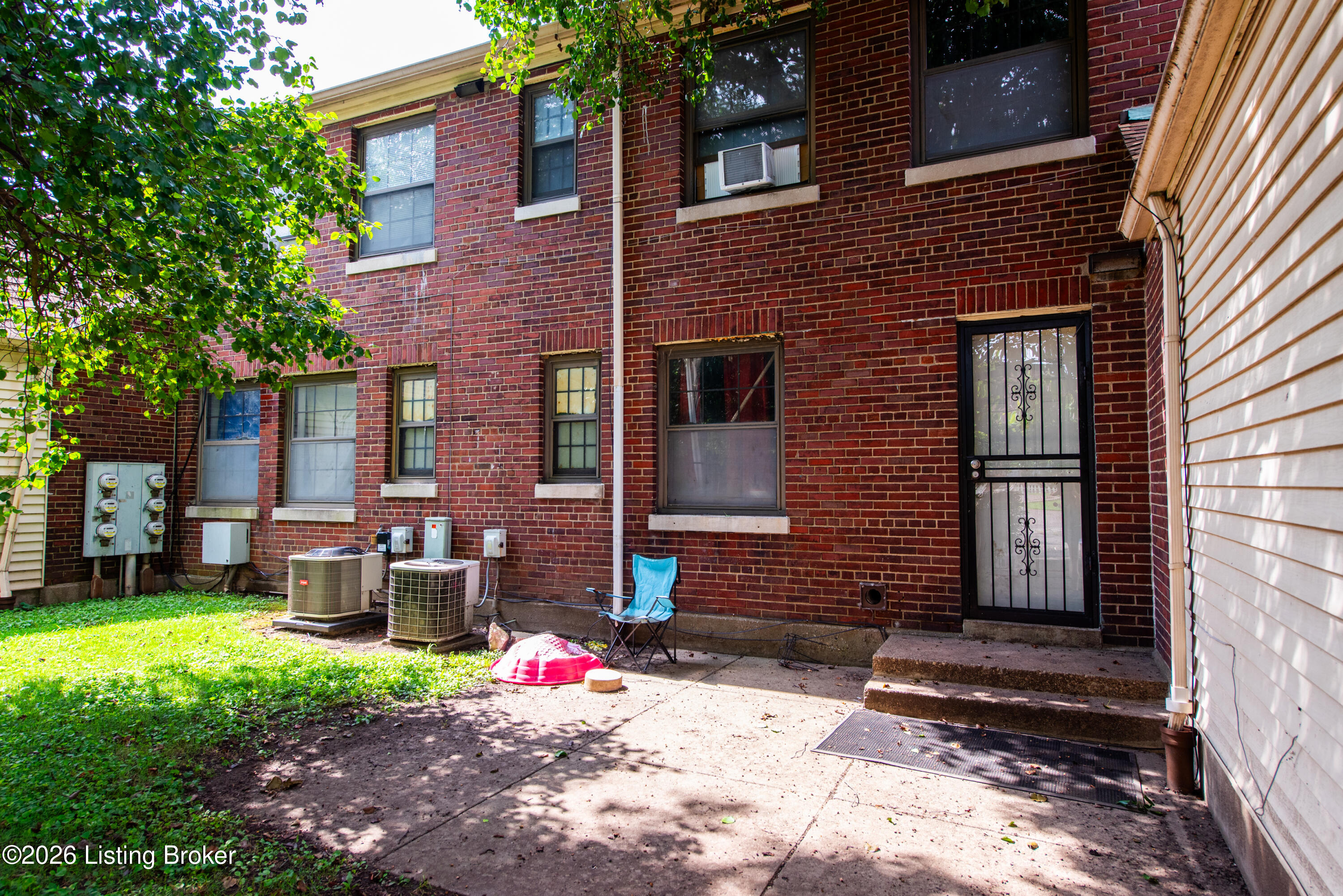 1 College Ct Property Photo 17