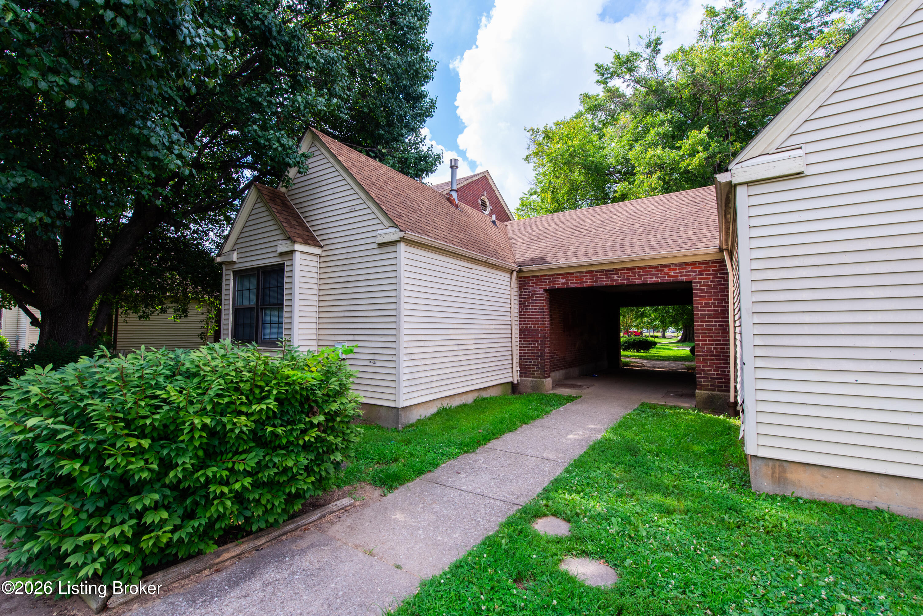 1 College Ct Property Photo 21