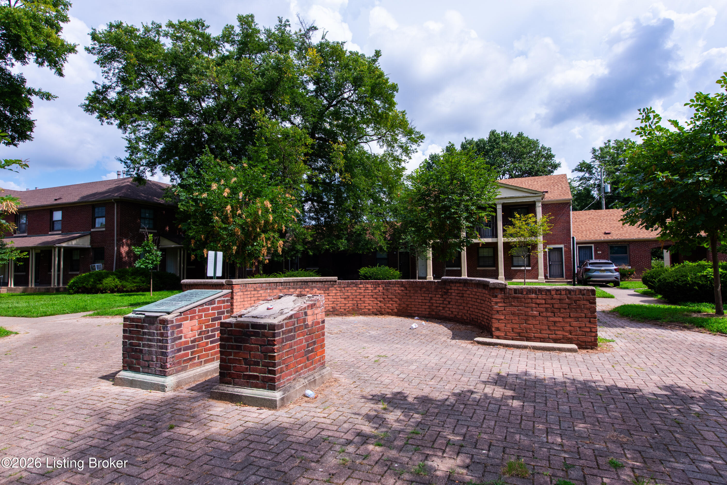 1 College Ct Property Photo 22