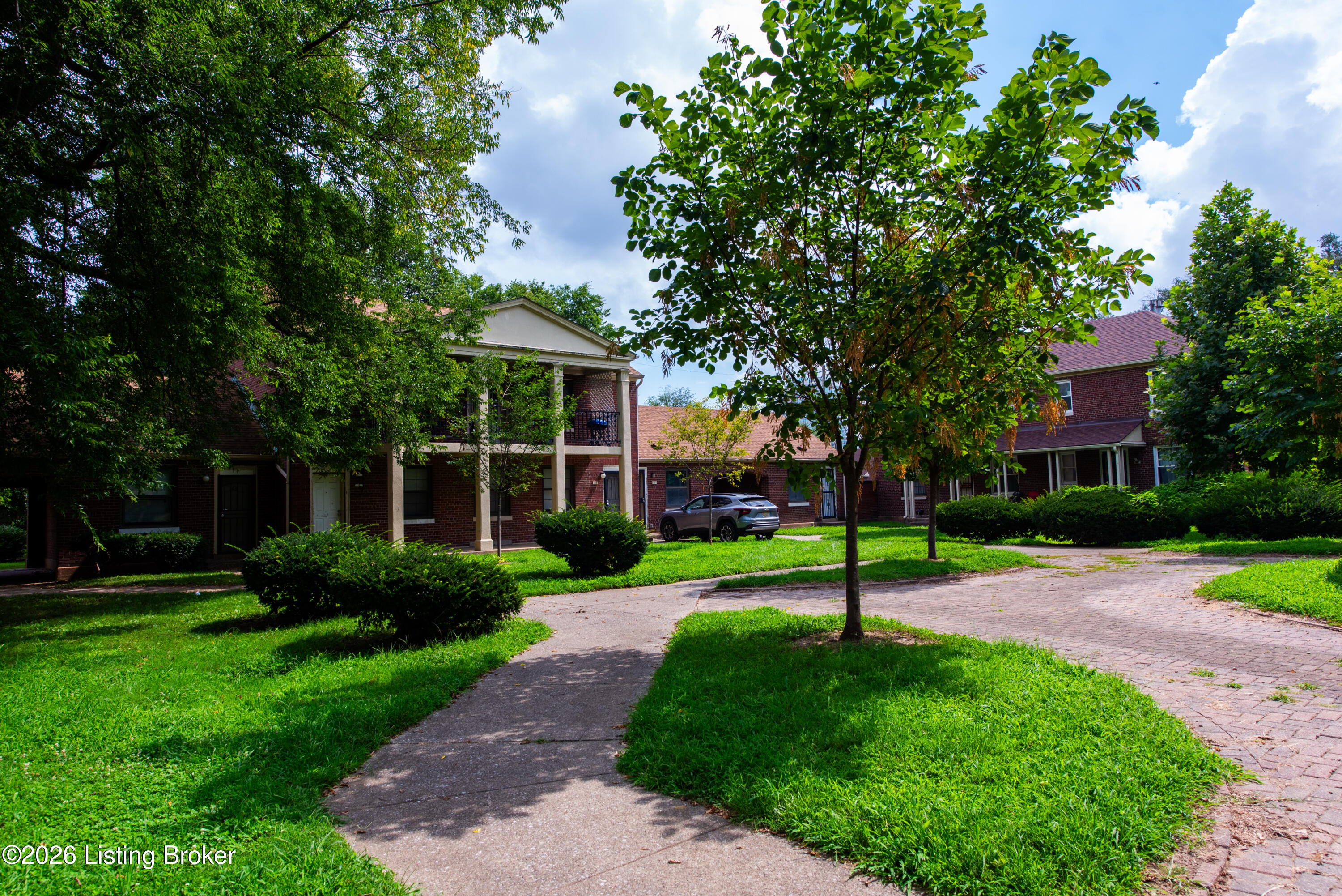 1 College Ct Property Photo 24
