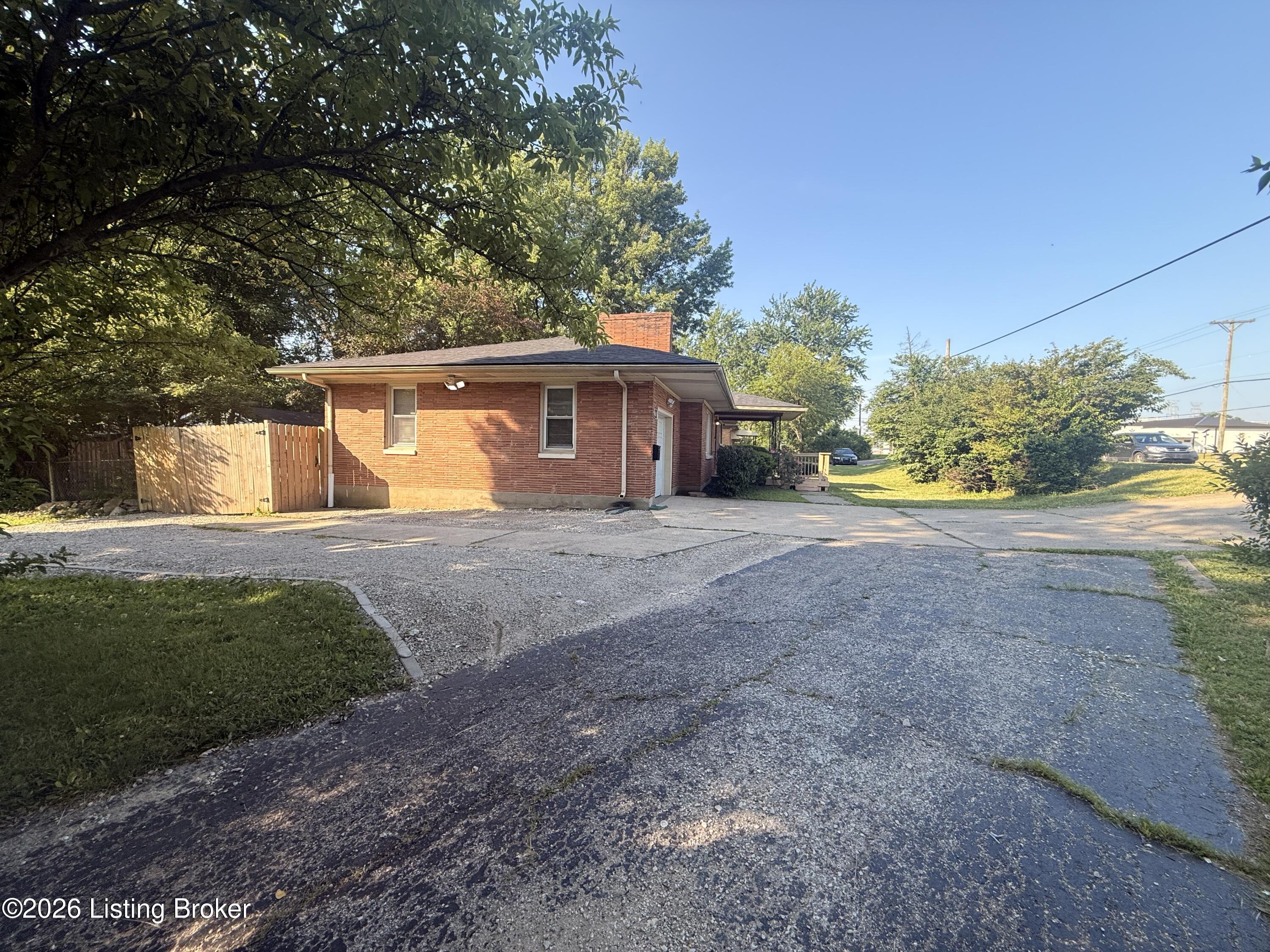 4639 Cane Run Rd Property Photo 2