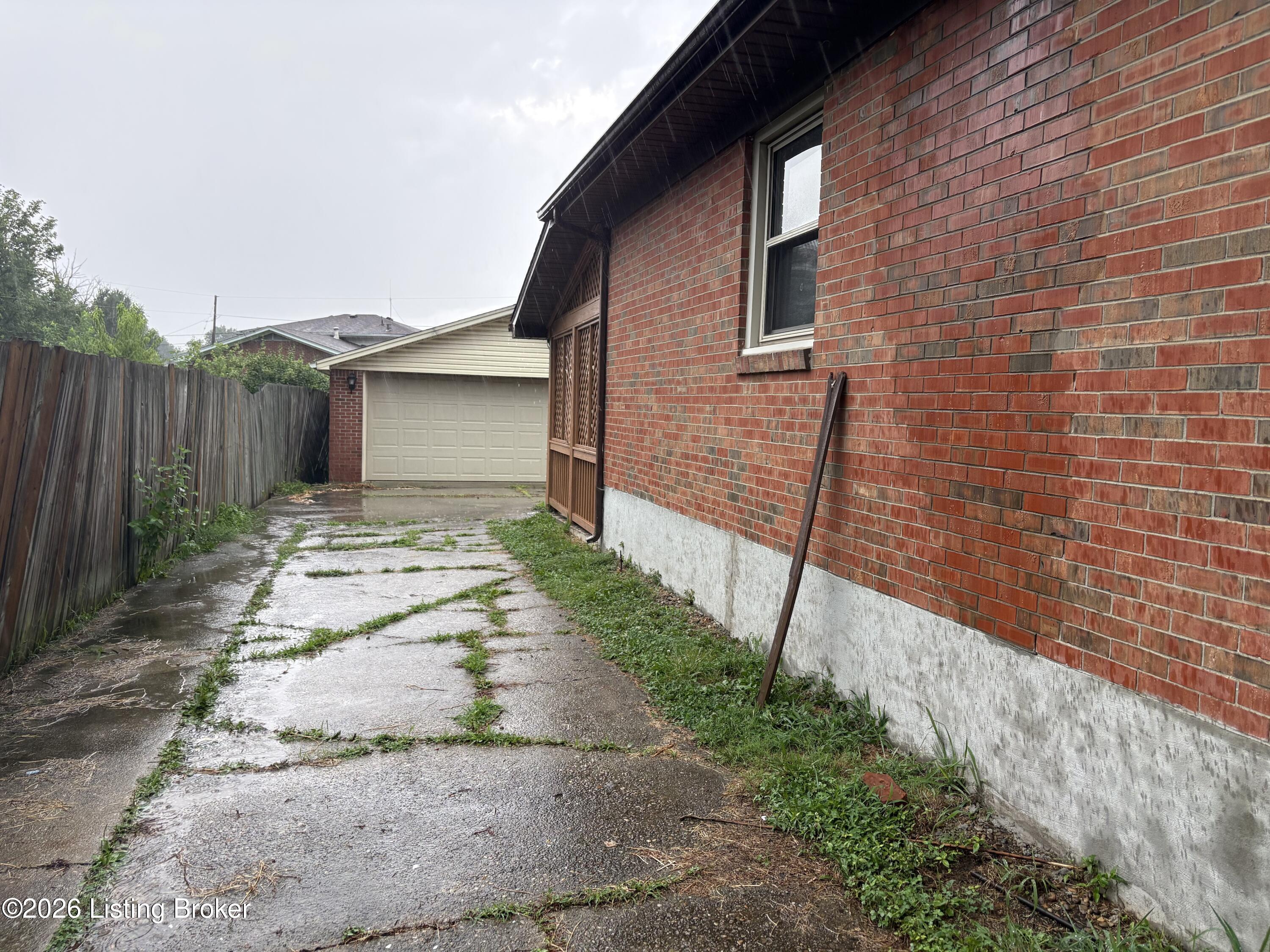 6709 Falling Star Dr Property Photo 4