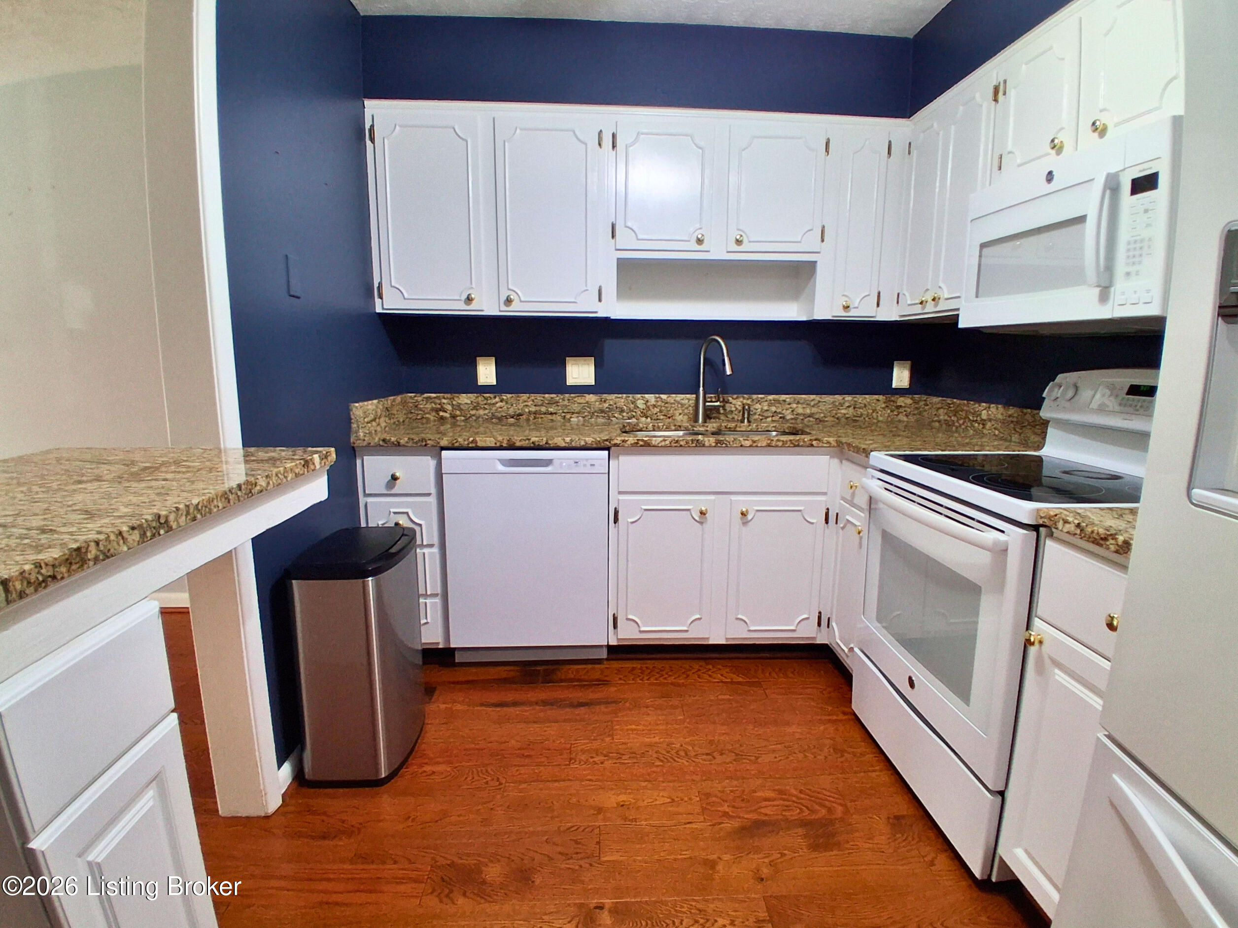 1935 Gardiner Ln H117 Property Photo 6