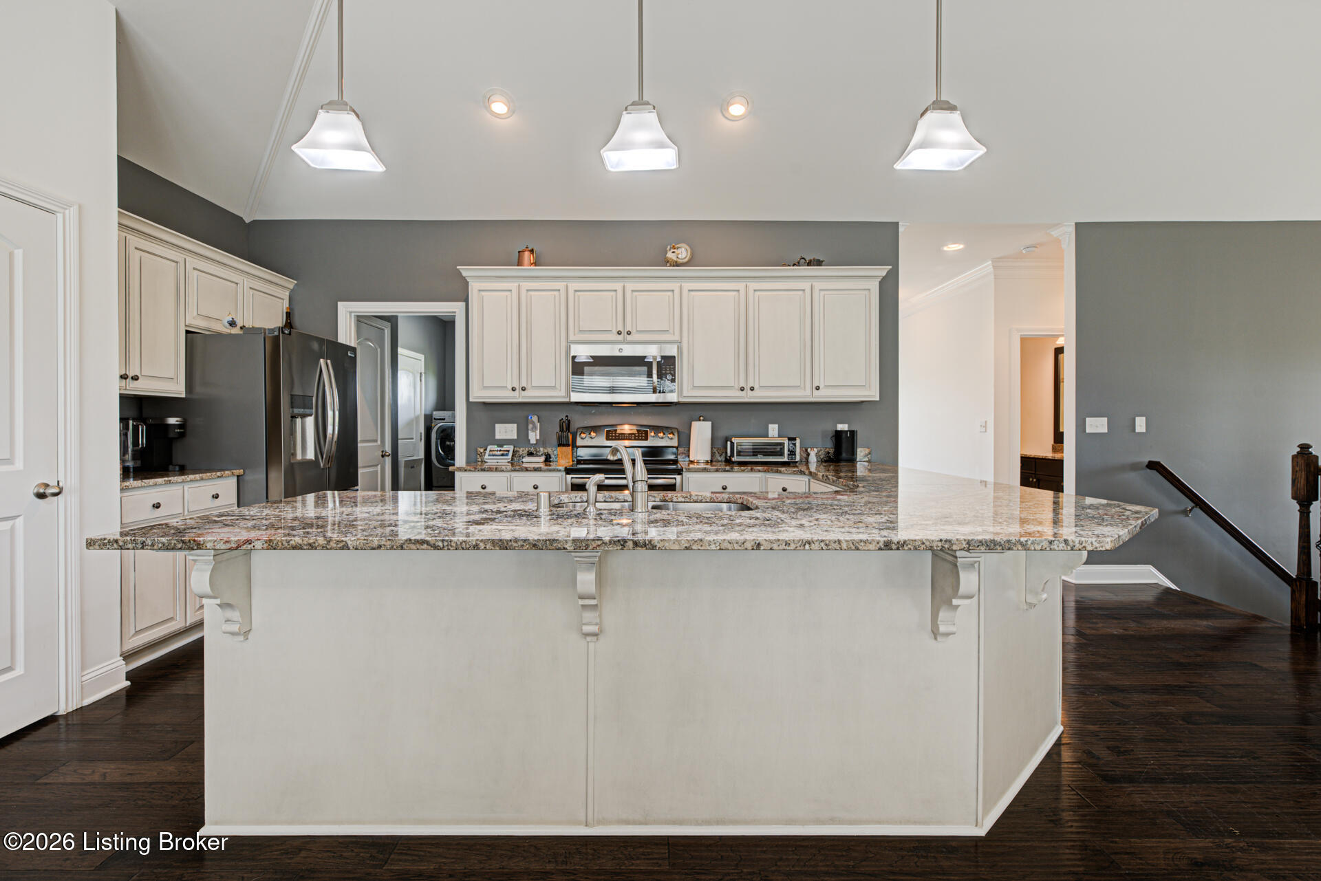 1000 Raisor Ln Property Photo 11