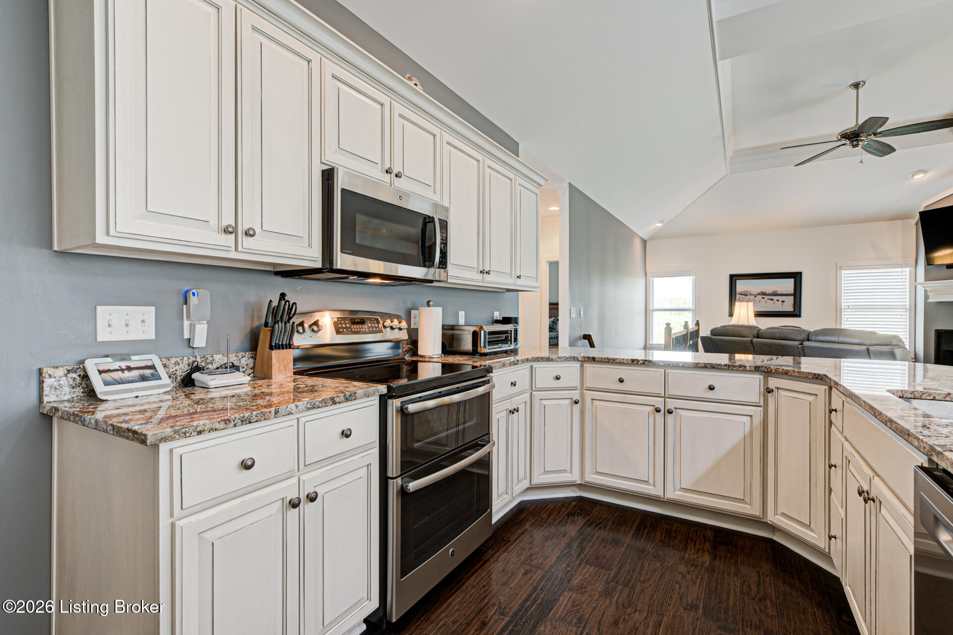 1000 Raisor Ln Property Photo 12