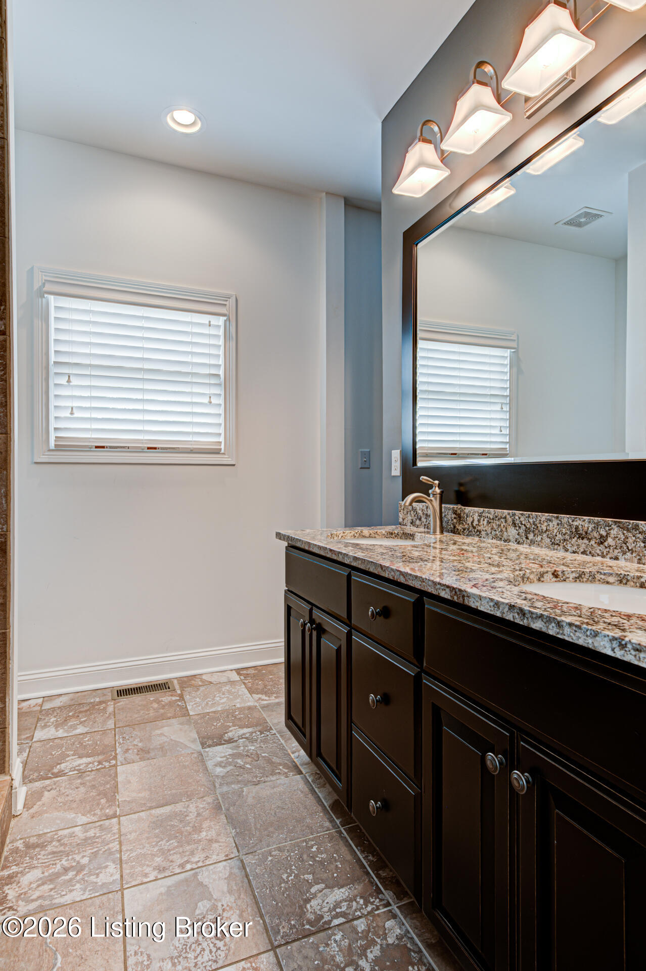 1000 Raisor Ln Property Photo 19