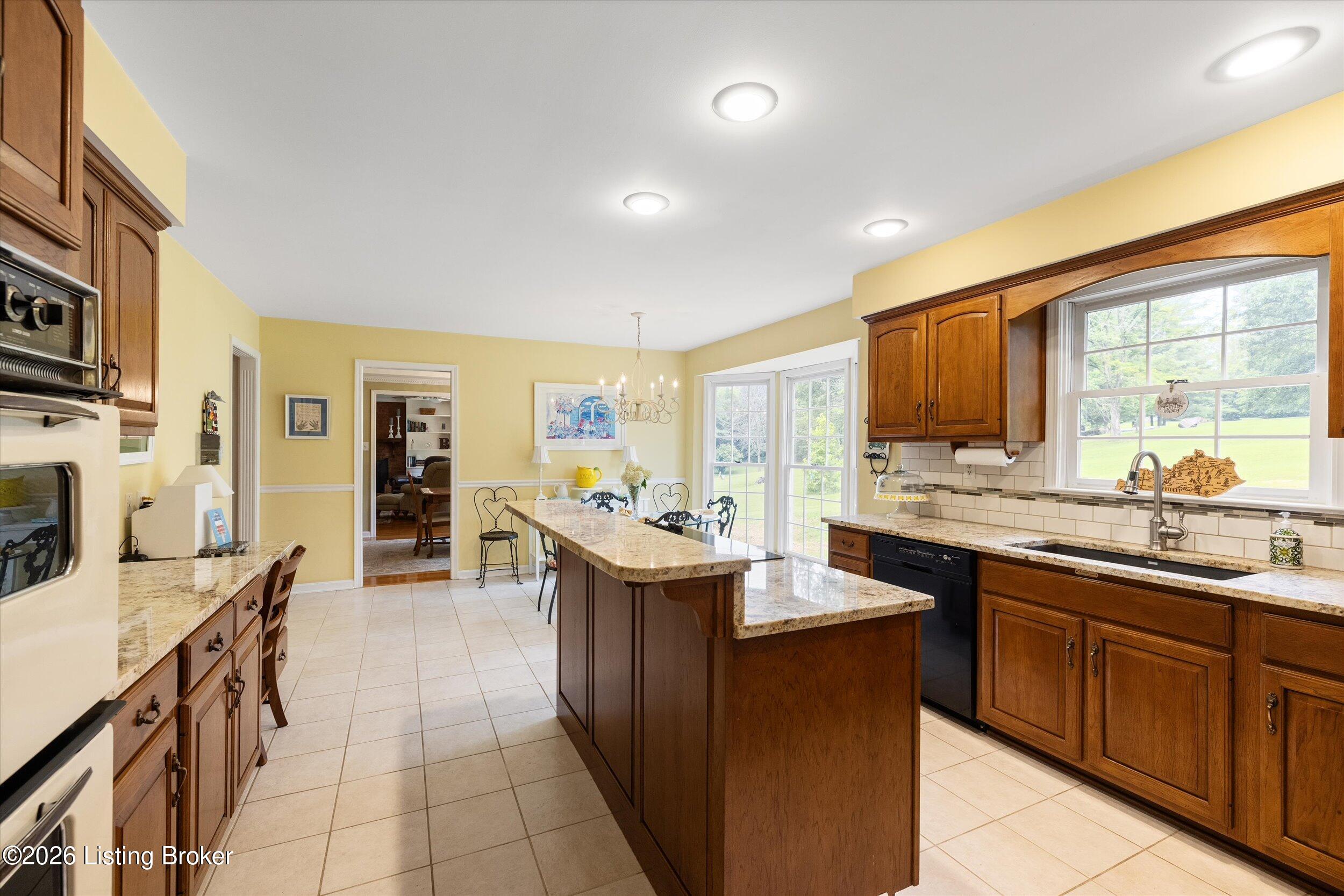 7412 Routt Rd Property Photo 15