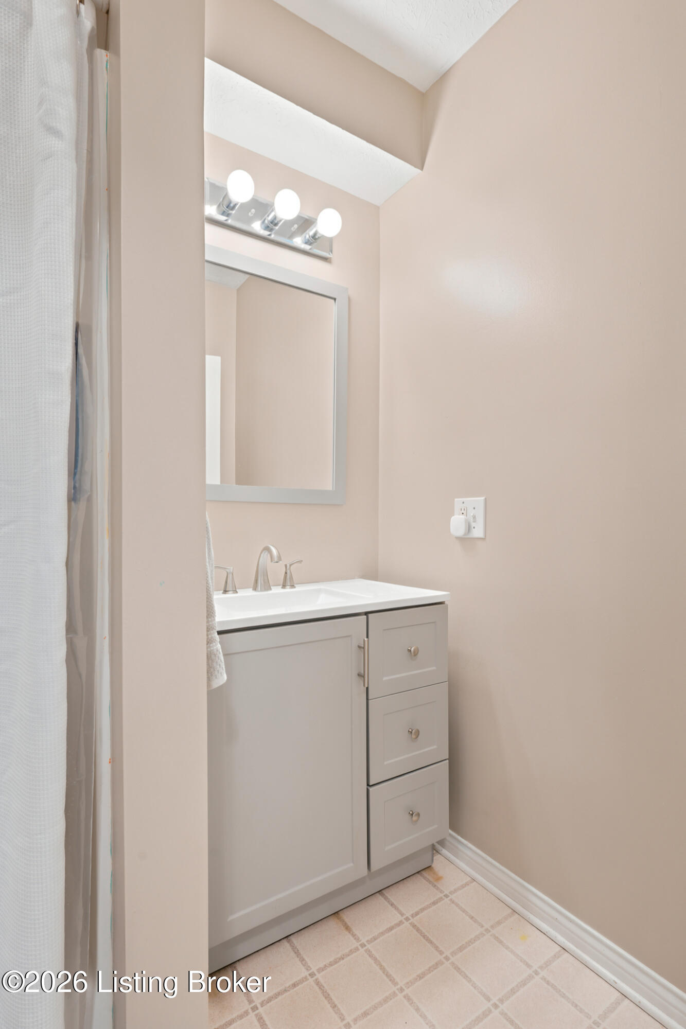 172 N Bellaire Ave Property Photo 33