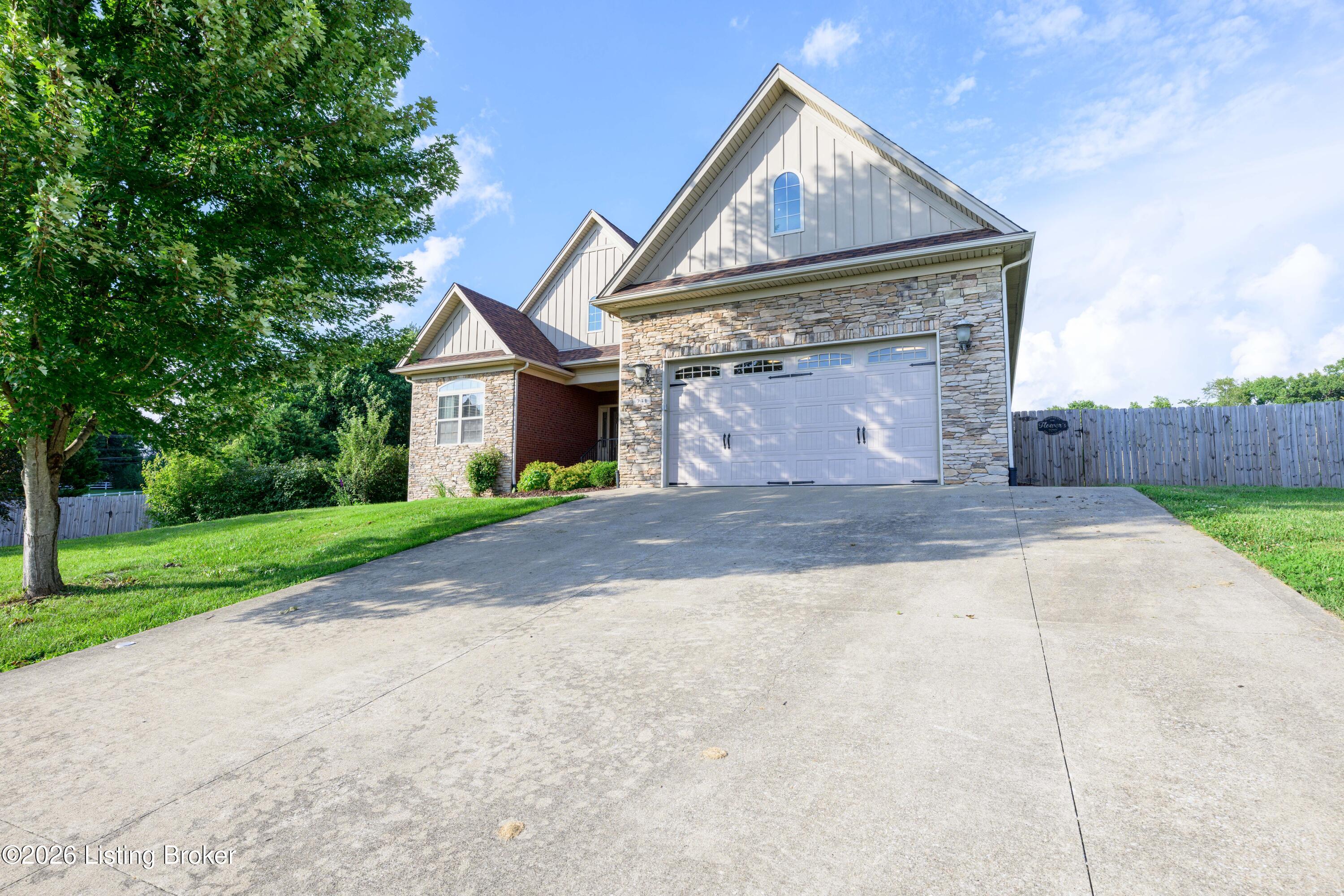 731 Vanderbilt Dr Property Photo 2