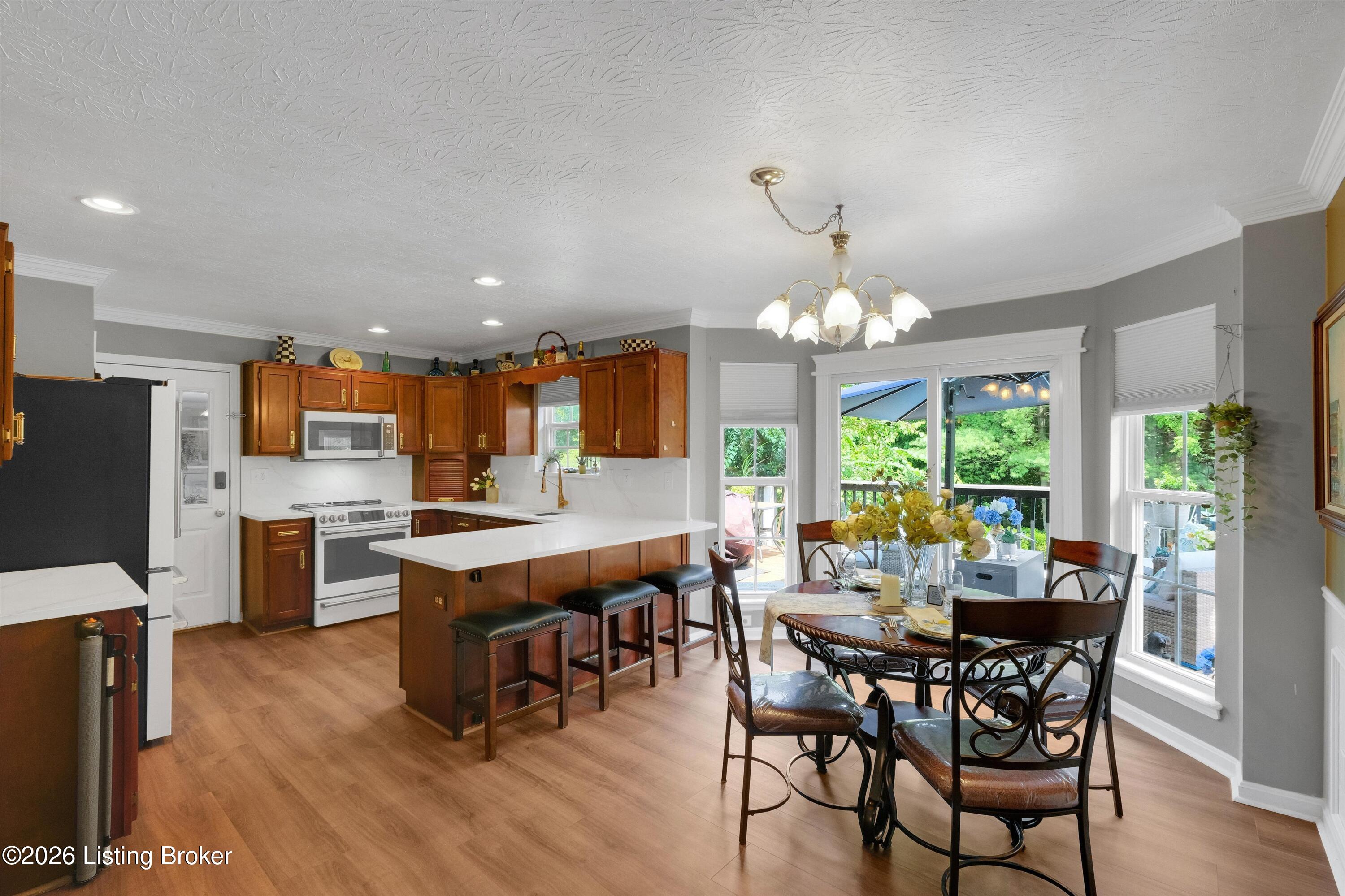 10527 Leven Blvd Property Photo 8