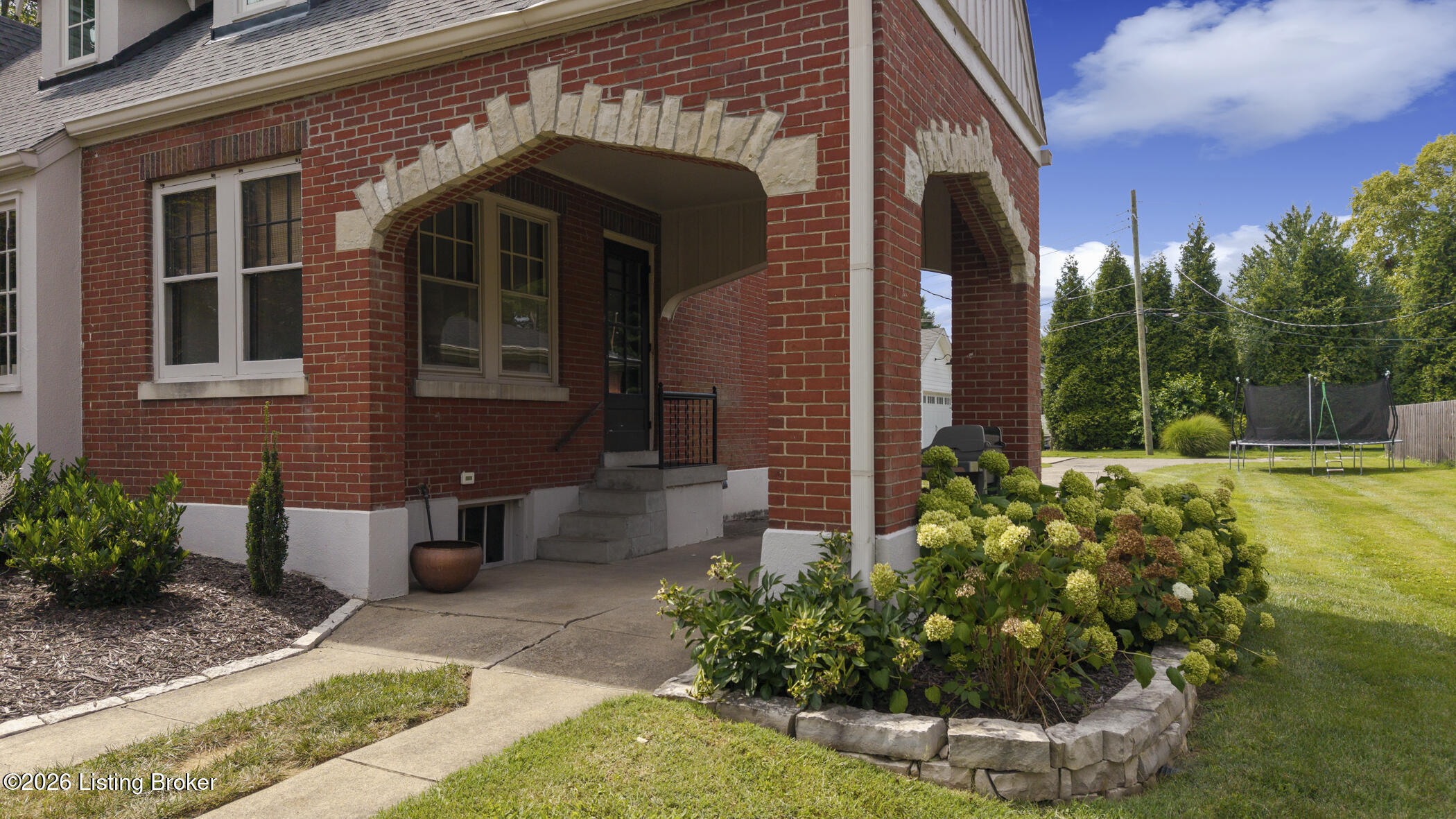 3811 Hycliffe Ave Property Photo 3