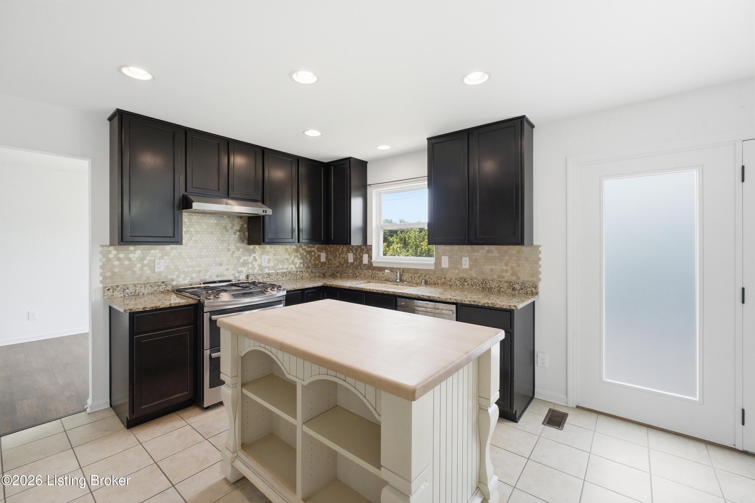 203 Brookfield Hills Ct Property Photo 9