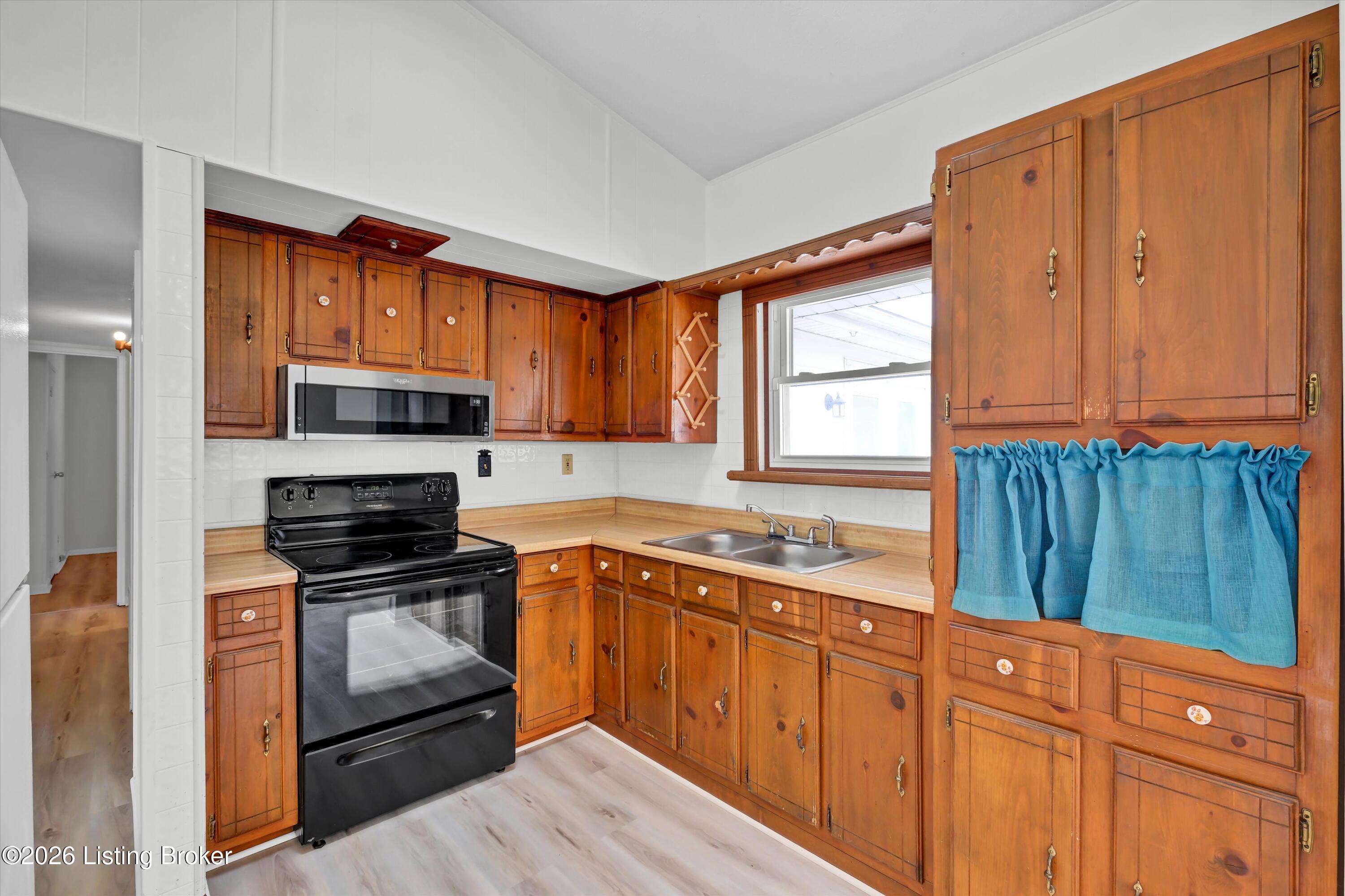 13315 Horncastle Way Property Photo 10