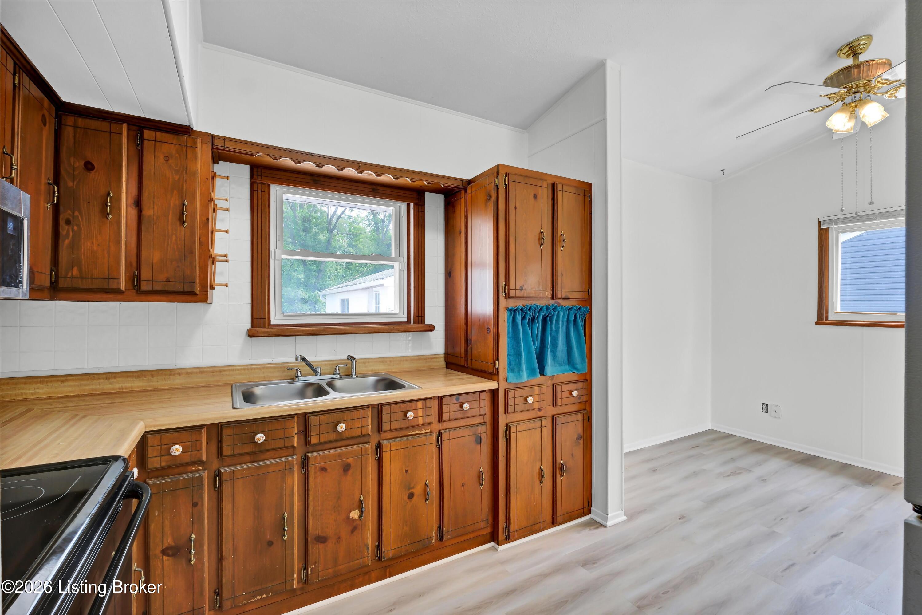 13315 Horncastle Way Property Photo 11