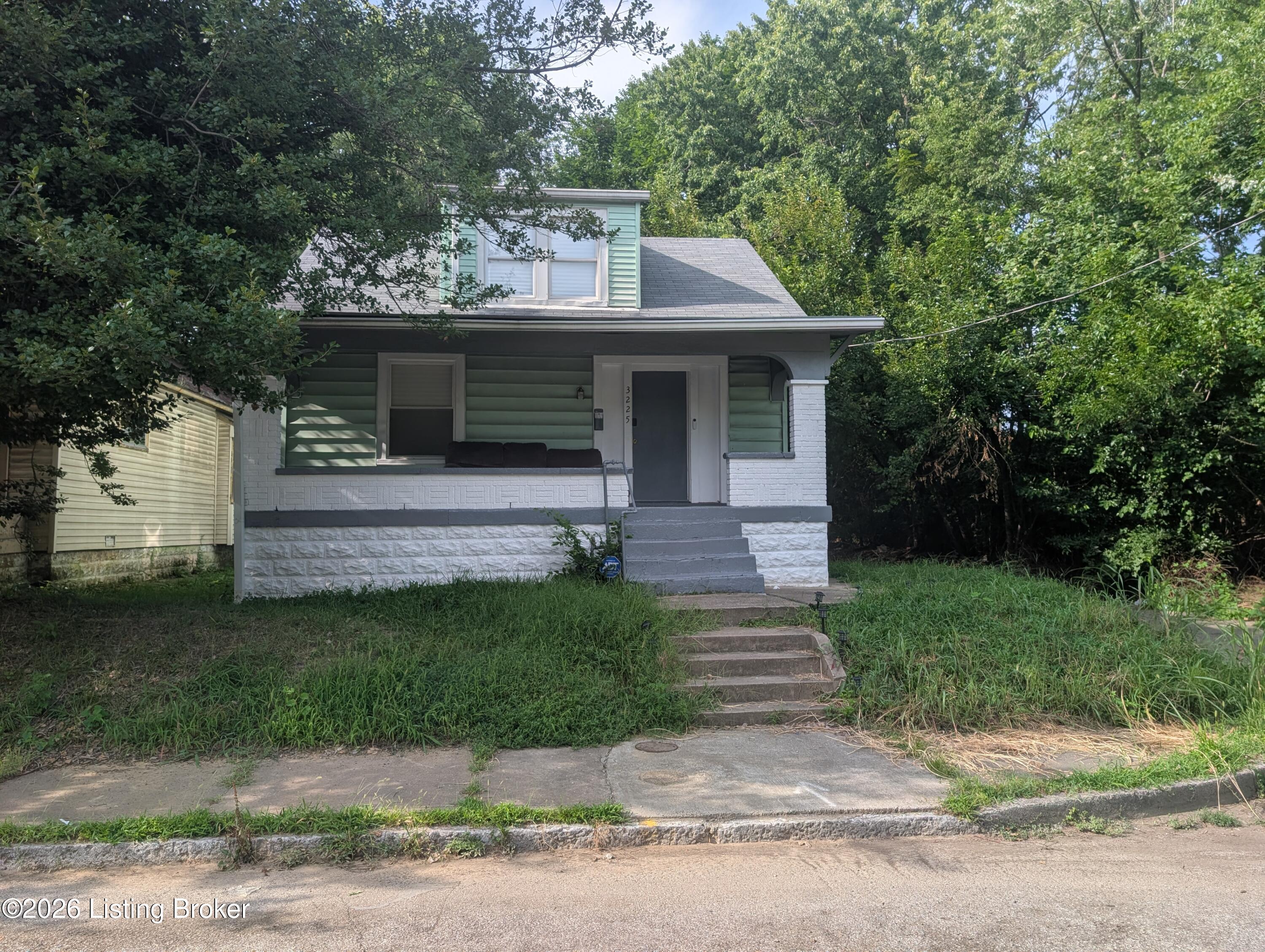 3225 W Jefferson St Property Photo 1