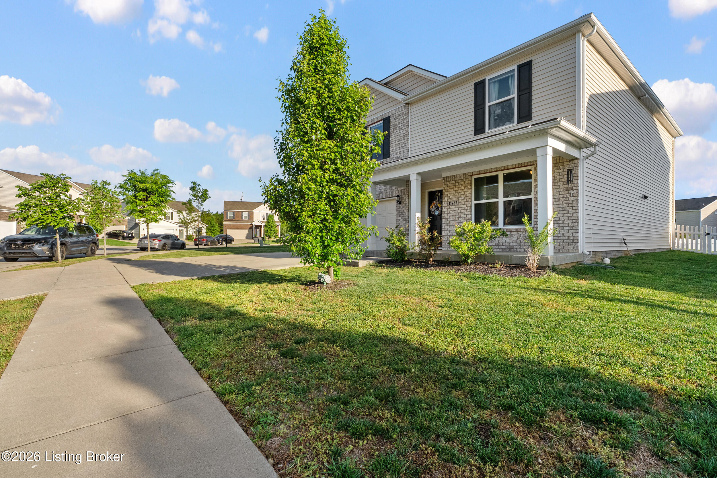 11723 Trottingham Cir Property Photo 4