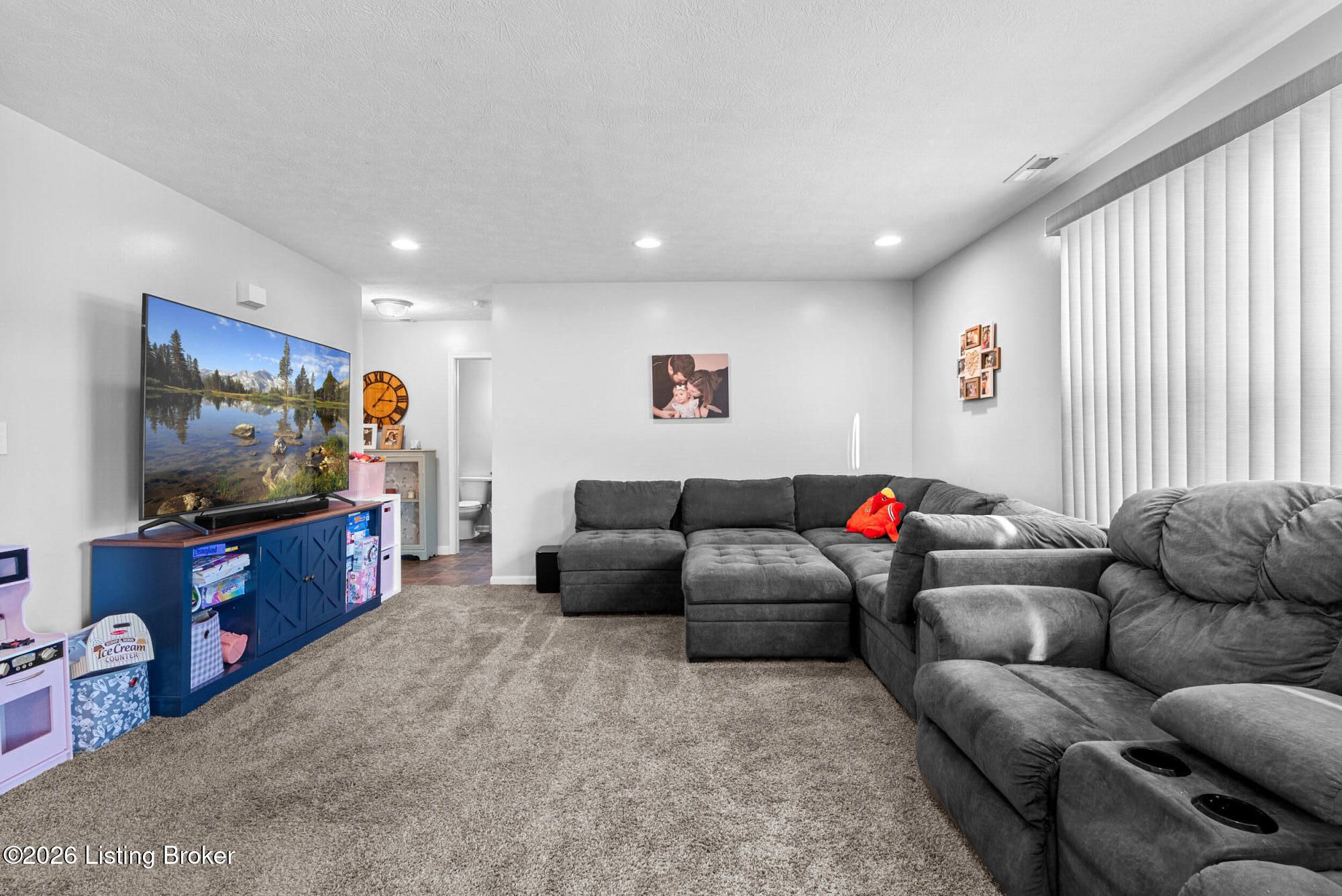 11723 Trottingham Cir Property Photo 8