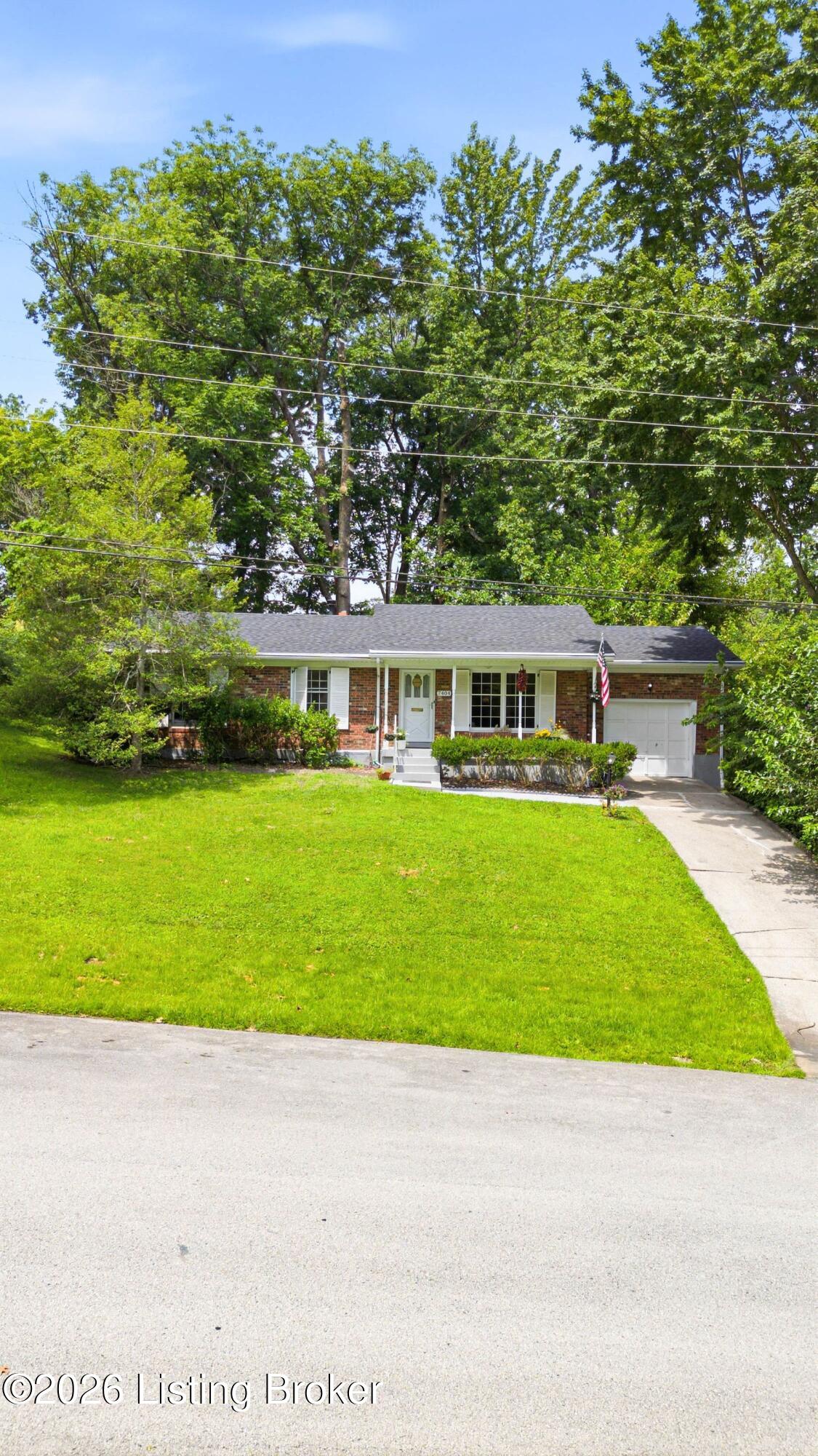7404 Royalwood Dr Property Photo 2