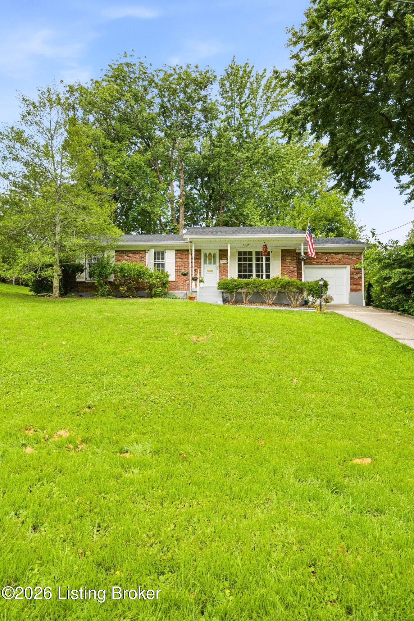 7404 Royalwood Dr Property Photo 3
